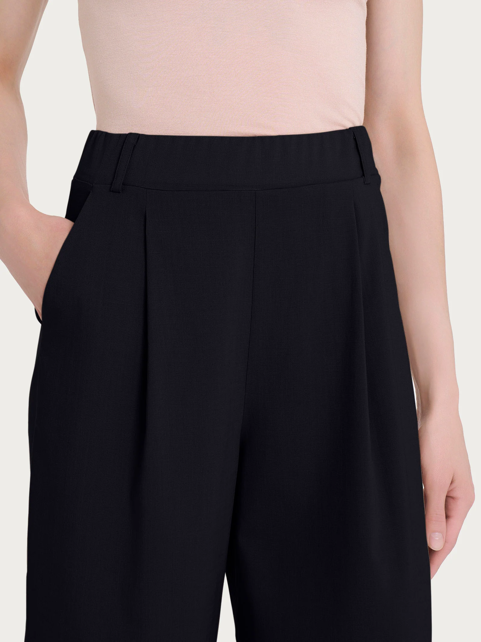 Bermuda con tasche in Super Natural - Nero - Image 3