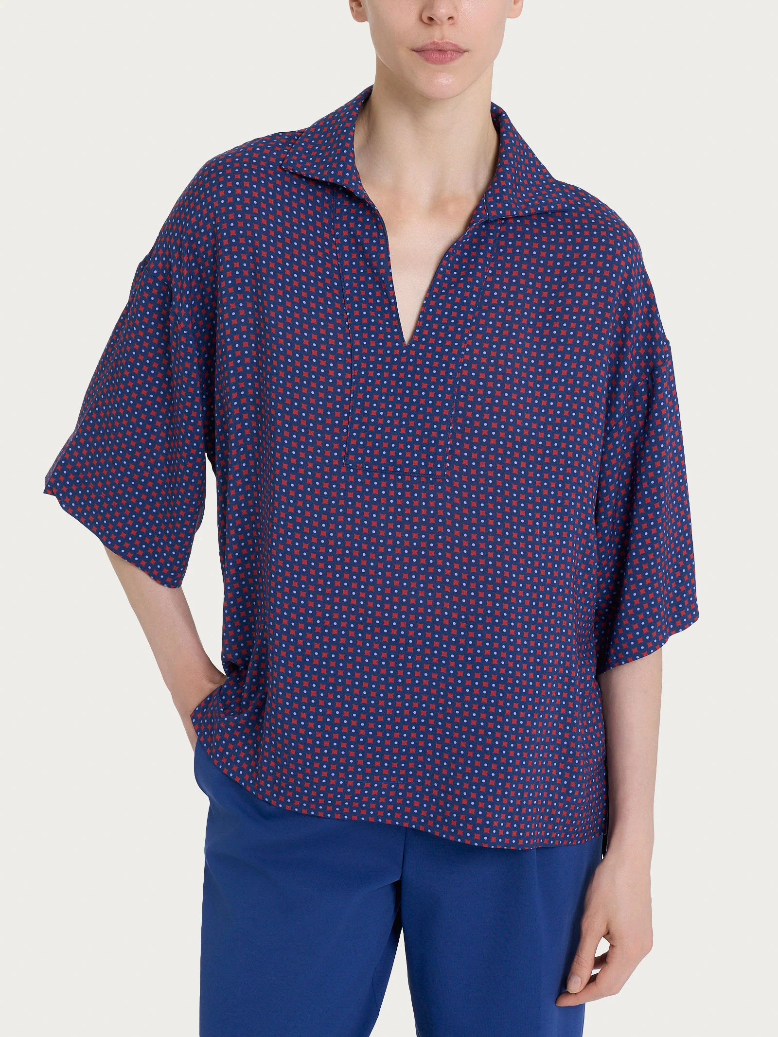 Blusa con colletto e micro pattern in Ecoseta - Fant. Salsa
