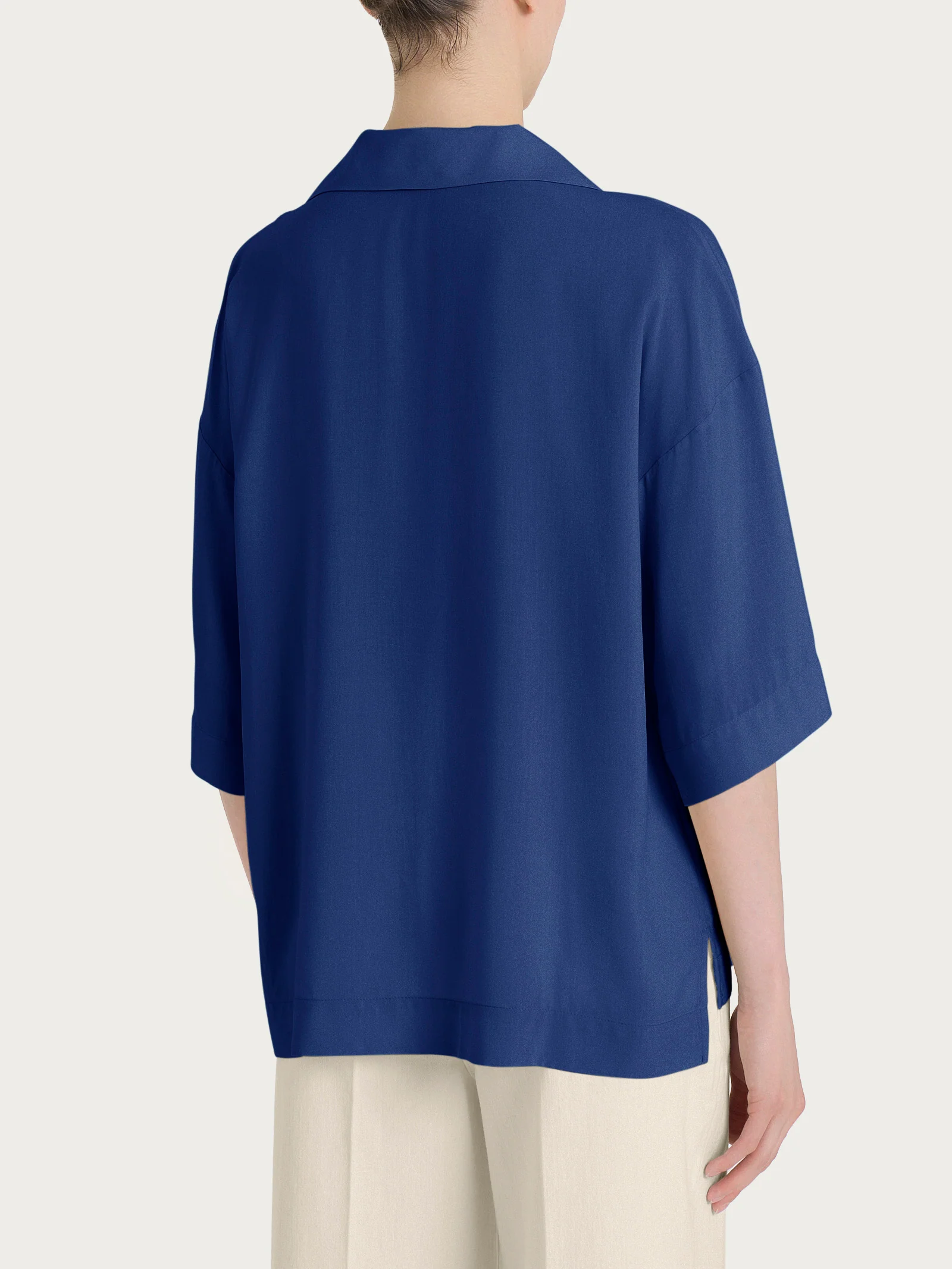 Blusa con colletto polo in EcoSeta - Blueberry - Image 2
