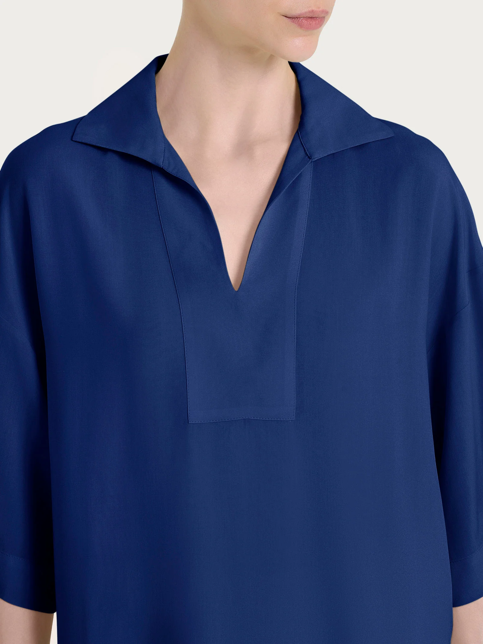 Blusa con colletto polo in EcoSeta - Blueberry - Image 4