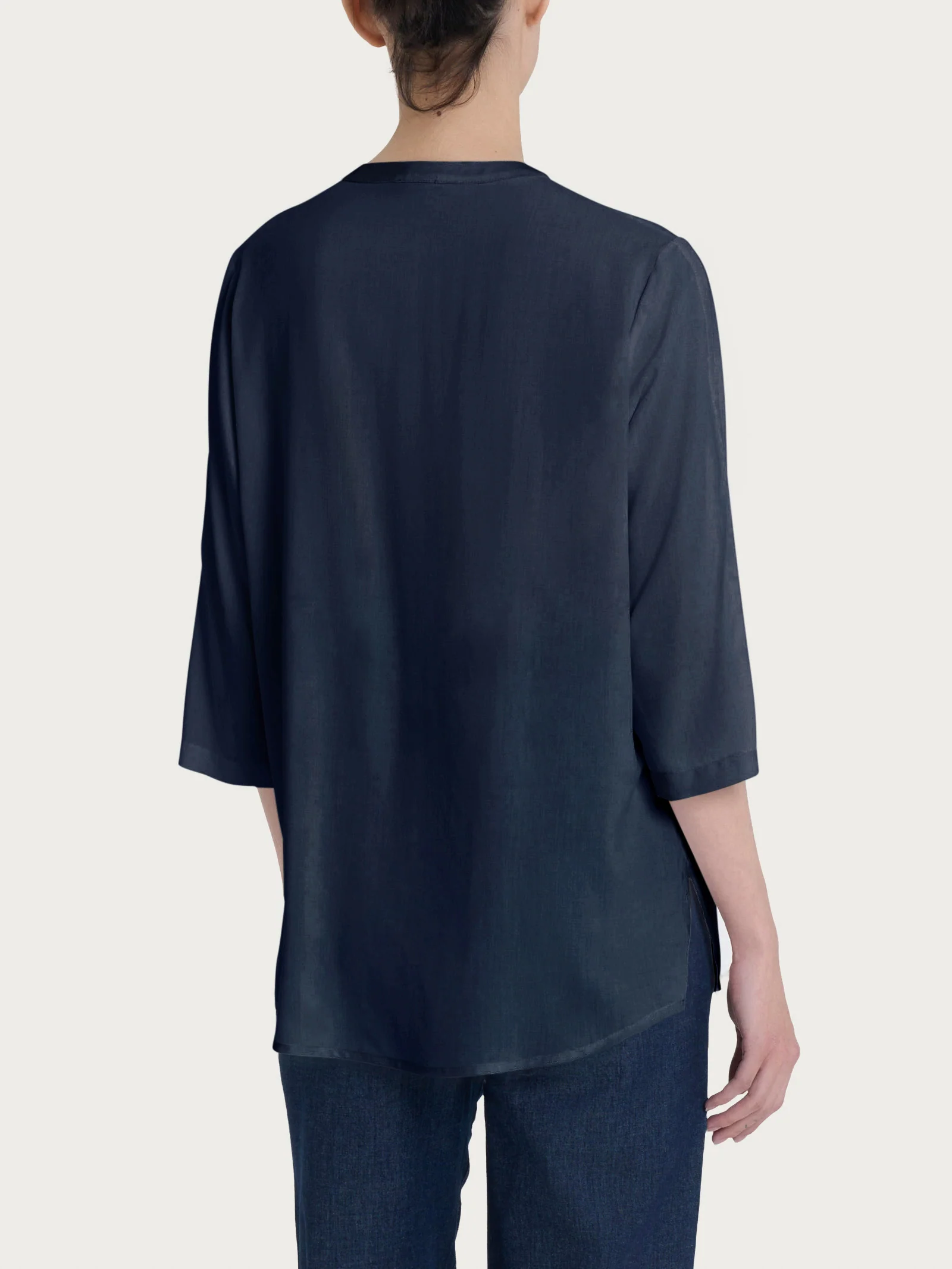 Blusa con collo alla coreana e manica 3/4 in Ecoseta - Bleu - Image 2