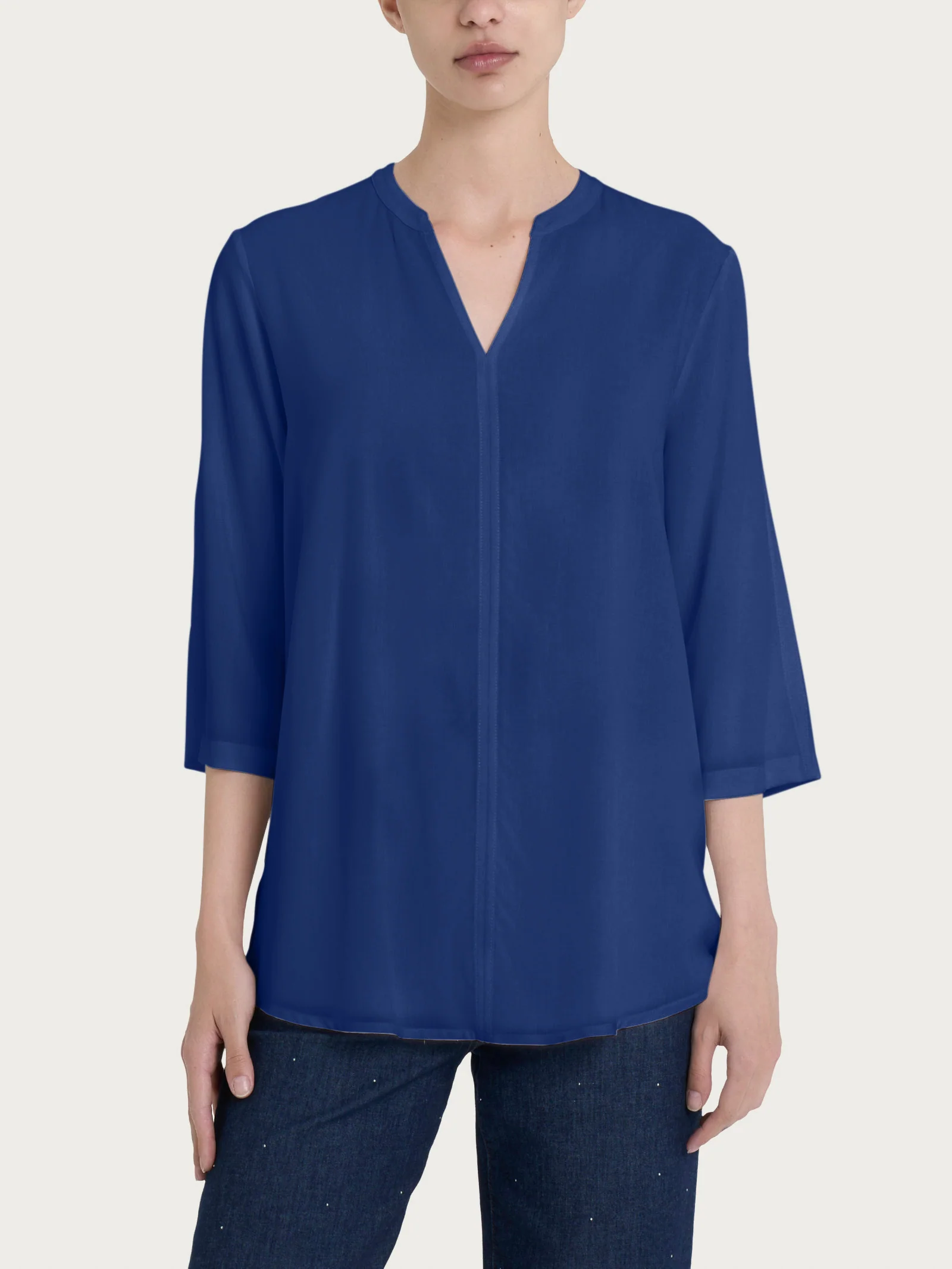 Blusa con collo alla coreana e manica 3/4 in Ecoseta - Blueberry