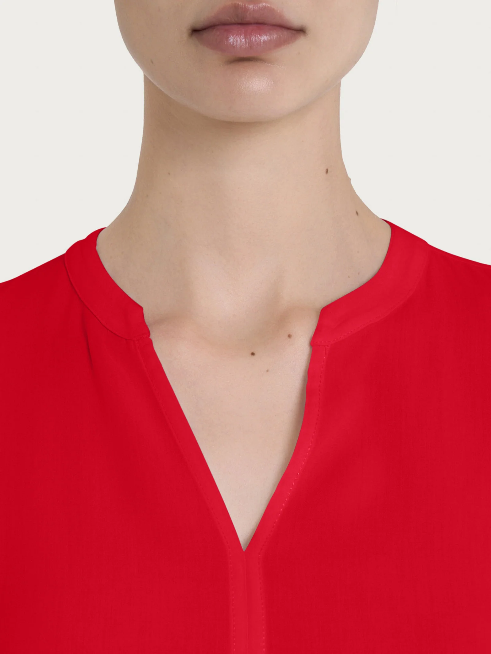 Blusa con collo alla coreana e manica 3/4 in Ecoseta - Salsa - Image 3