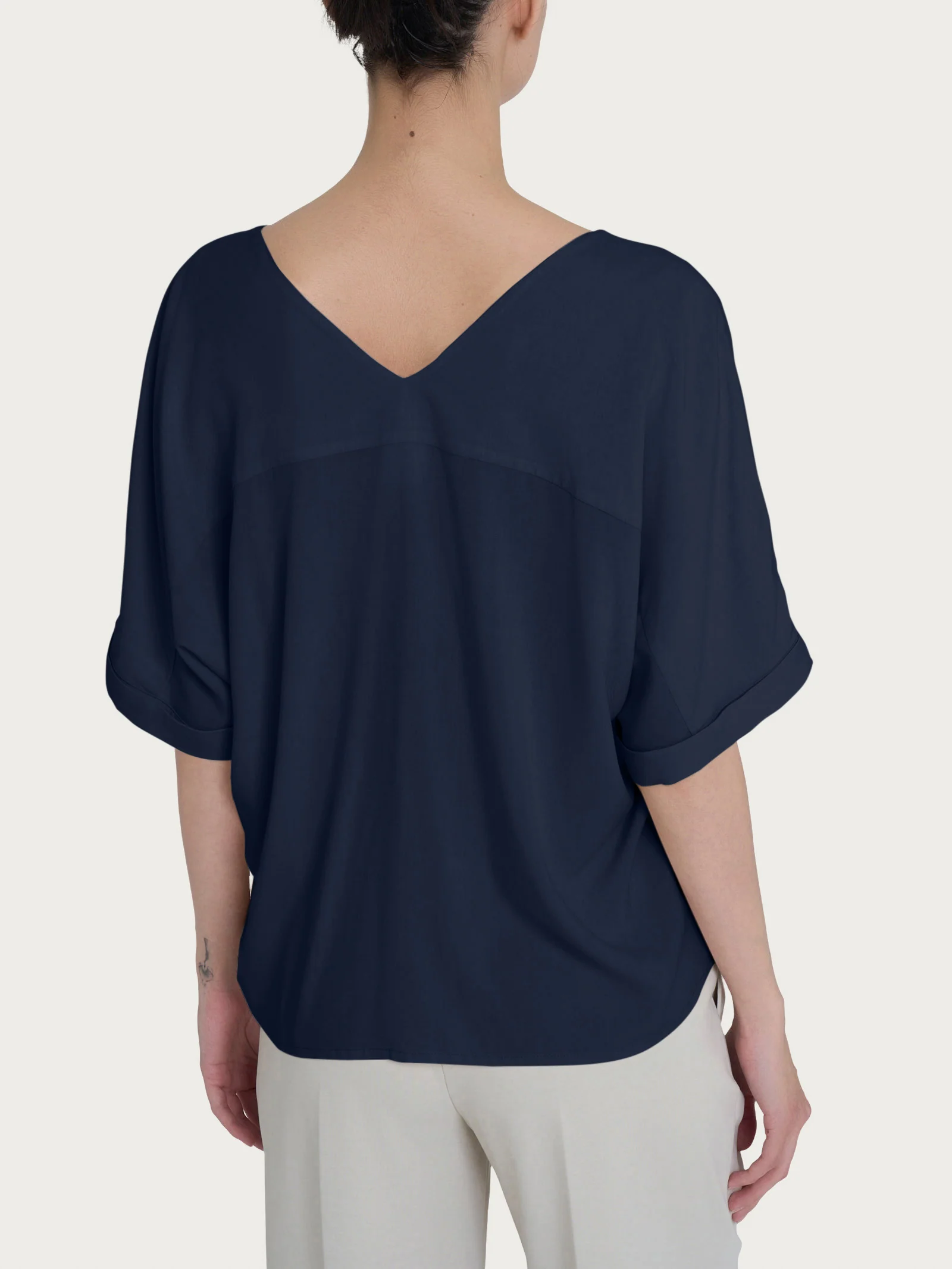 Blusa con scollo a V e manica kimono in Ecoseta - Bleu - Image 2