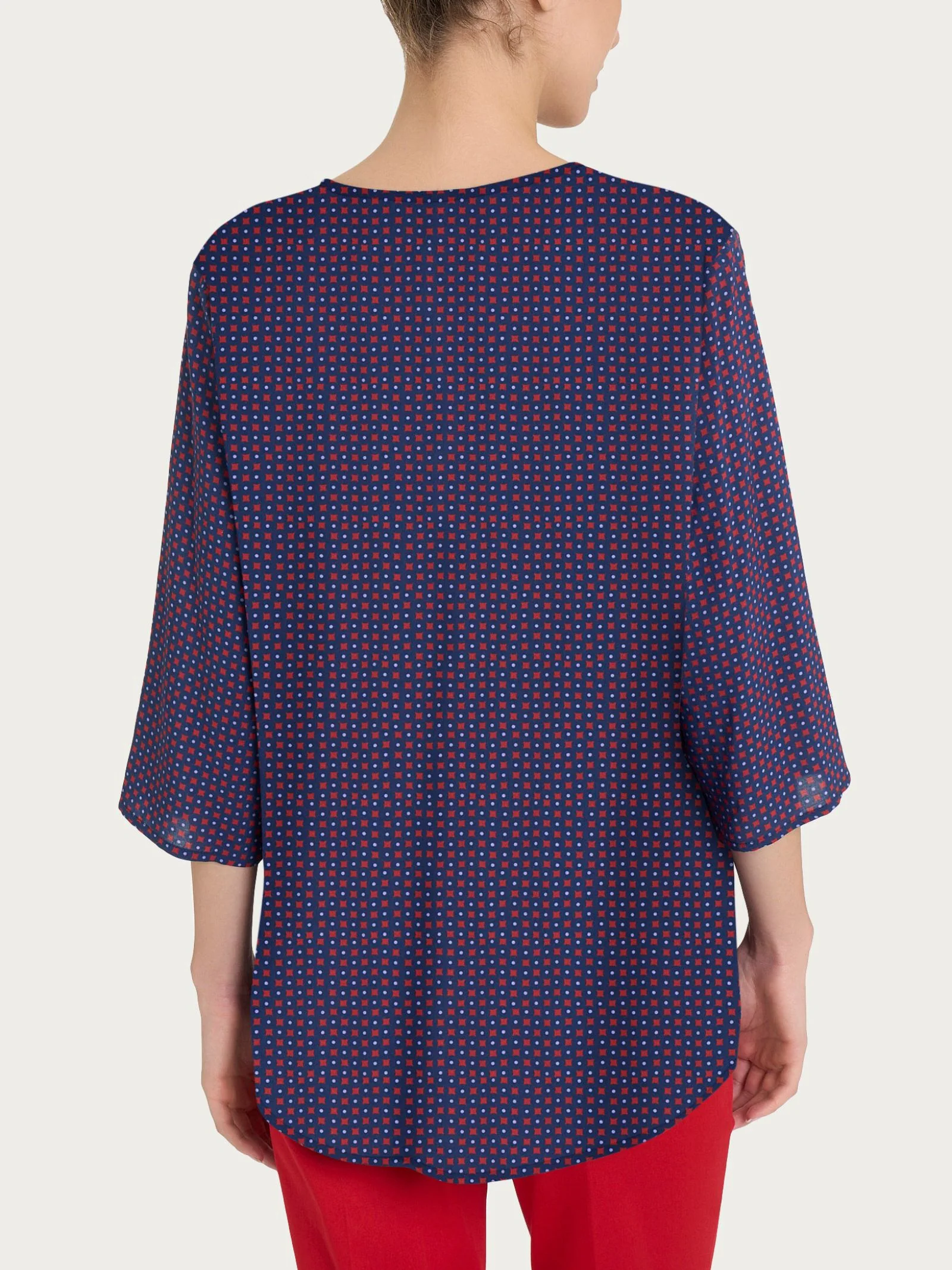 Blusa con scollo a V e micro pattern in Ecoseta - Fant. Salsa - Image 2