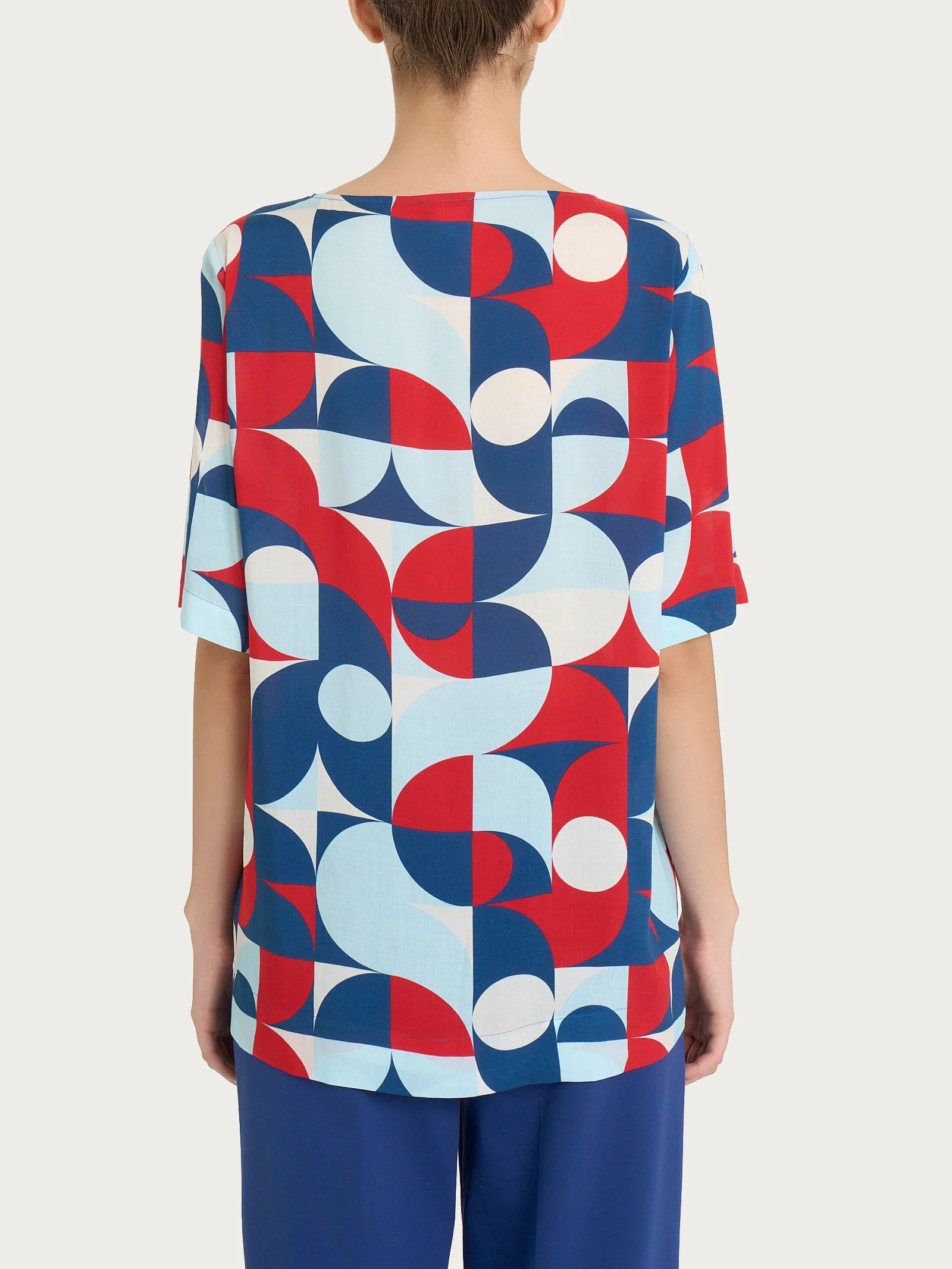 Blusa girocollo in Ecoseta - Fant. Blueberry - Image 2