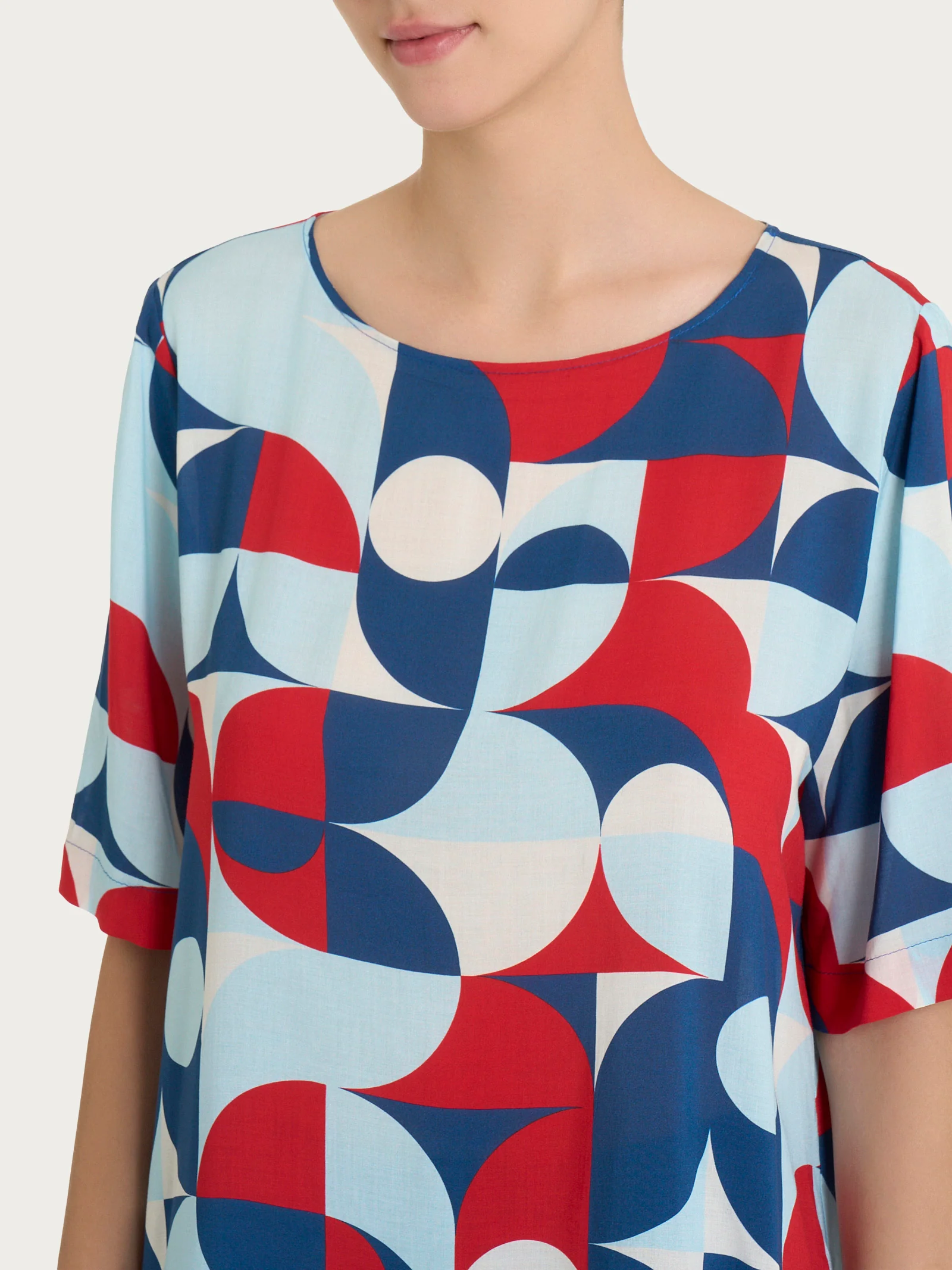 Blusa girocollo in Ecoseta - Fant. Blueberry - Image 3