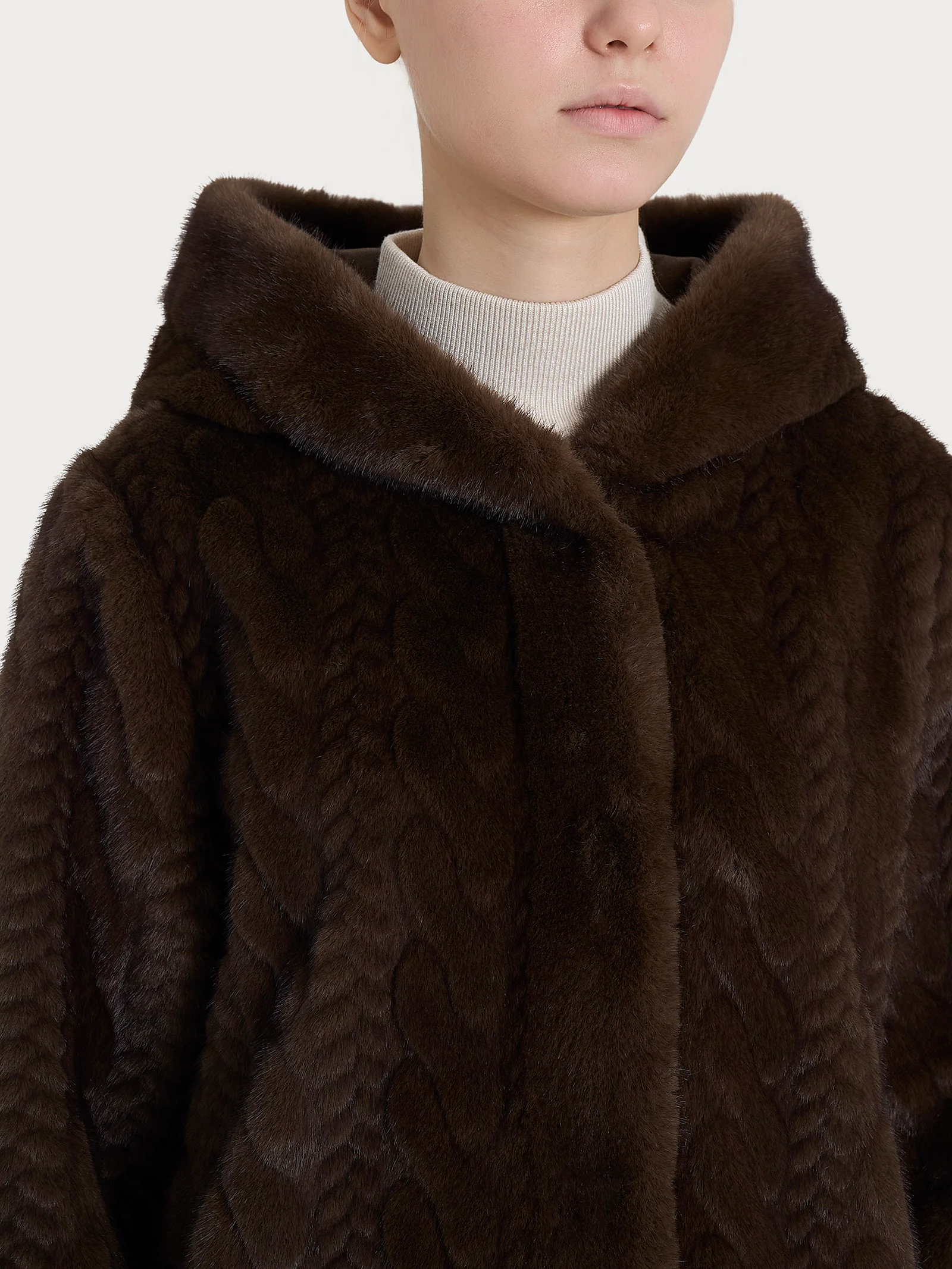 Cappotto con cappuccio double-face in Vegan Fur - Chocolate Torte - Image 6