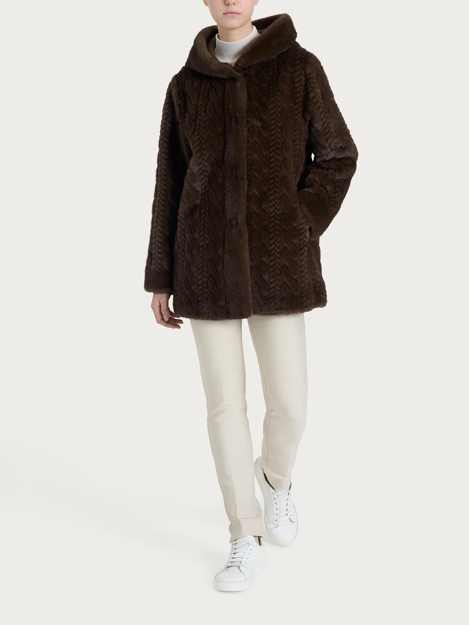 Cappotto con cappuccio double-face in Vegan Fur - Chocolate Torte - Image 8