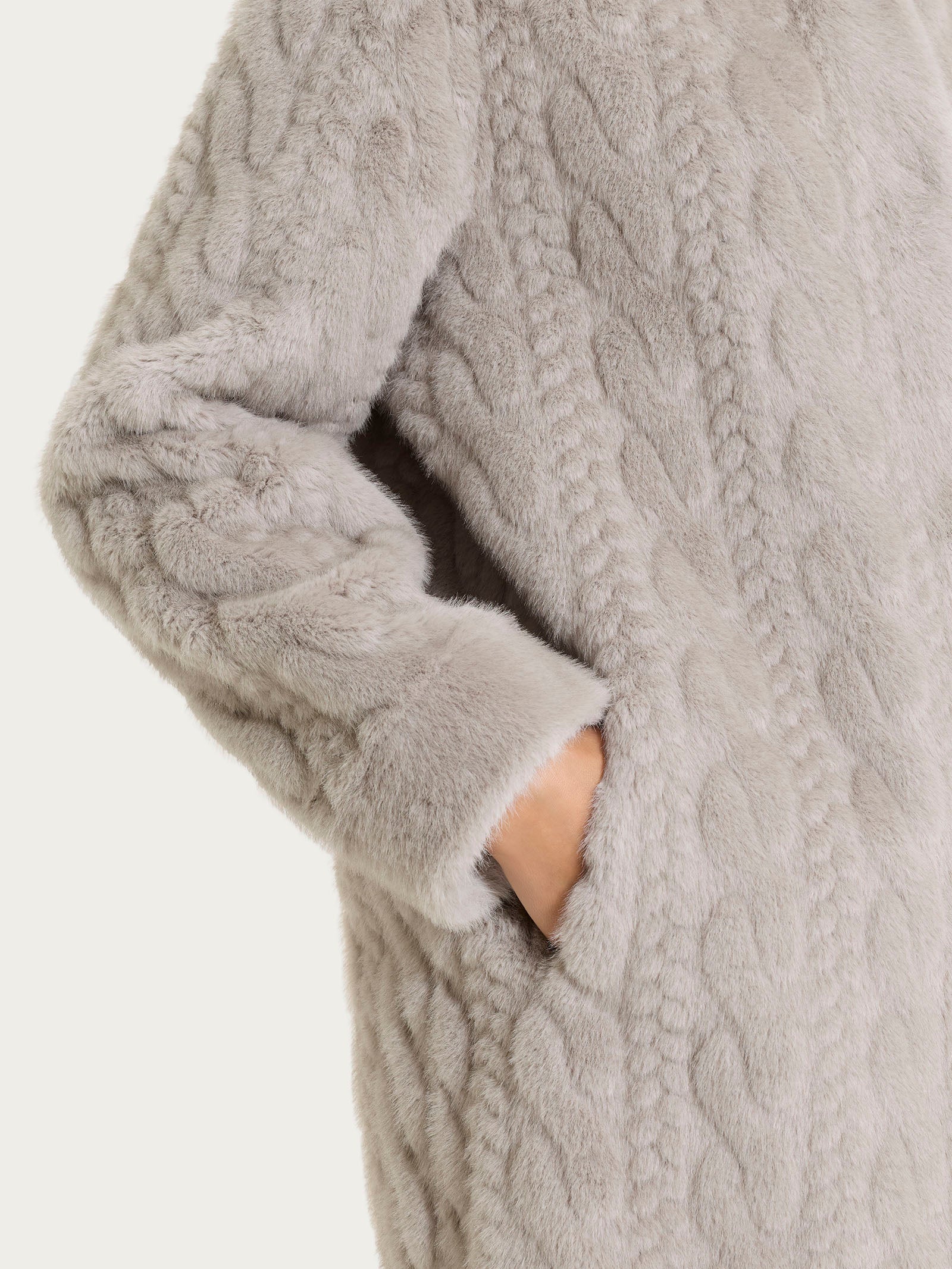 Cappotto con cappuccio double-face in Vegan Fur - String - Image 6