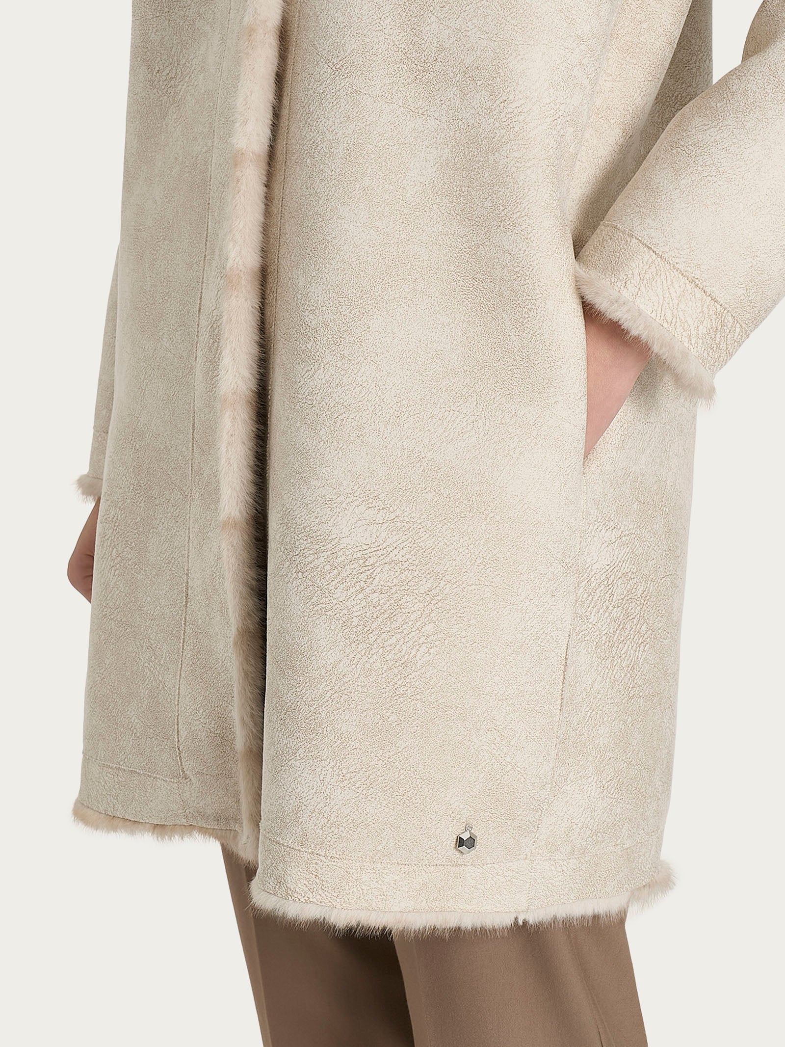 Cappotto con cintura double-face in Vegan Fur - Fant.Champignon - Image 5