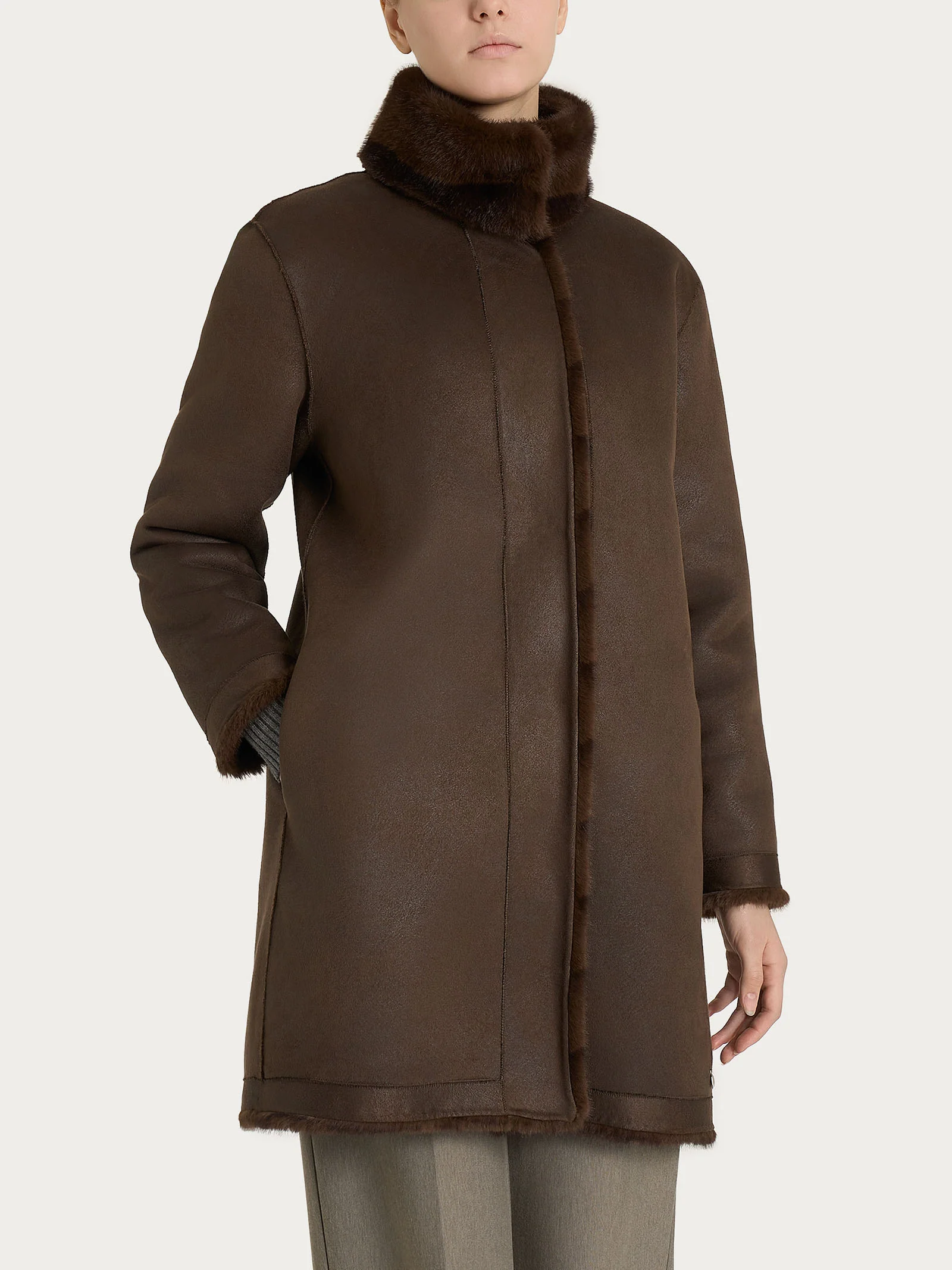 Cappotto con cintura double-face in Vegan Fur - Fant. Chocolate Torte - Image 2