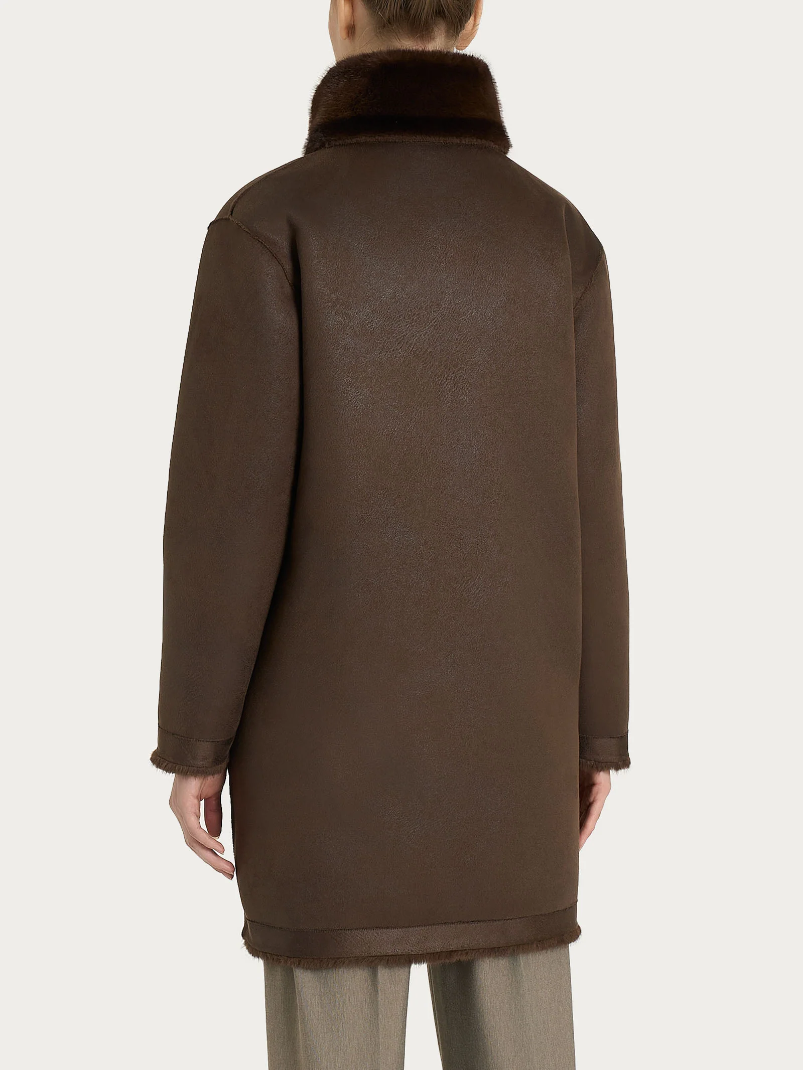 Cappotto con cintura double-face in Vegan Fur - Fant. Chocolate Torte - Image 4