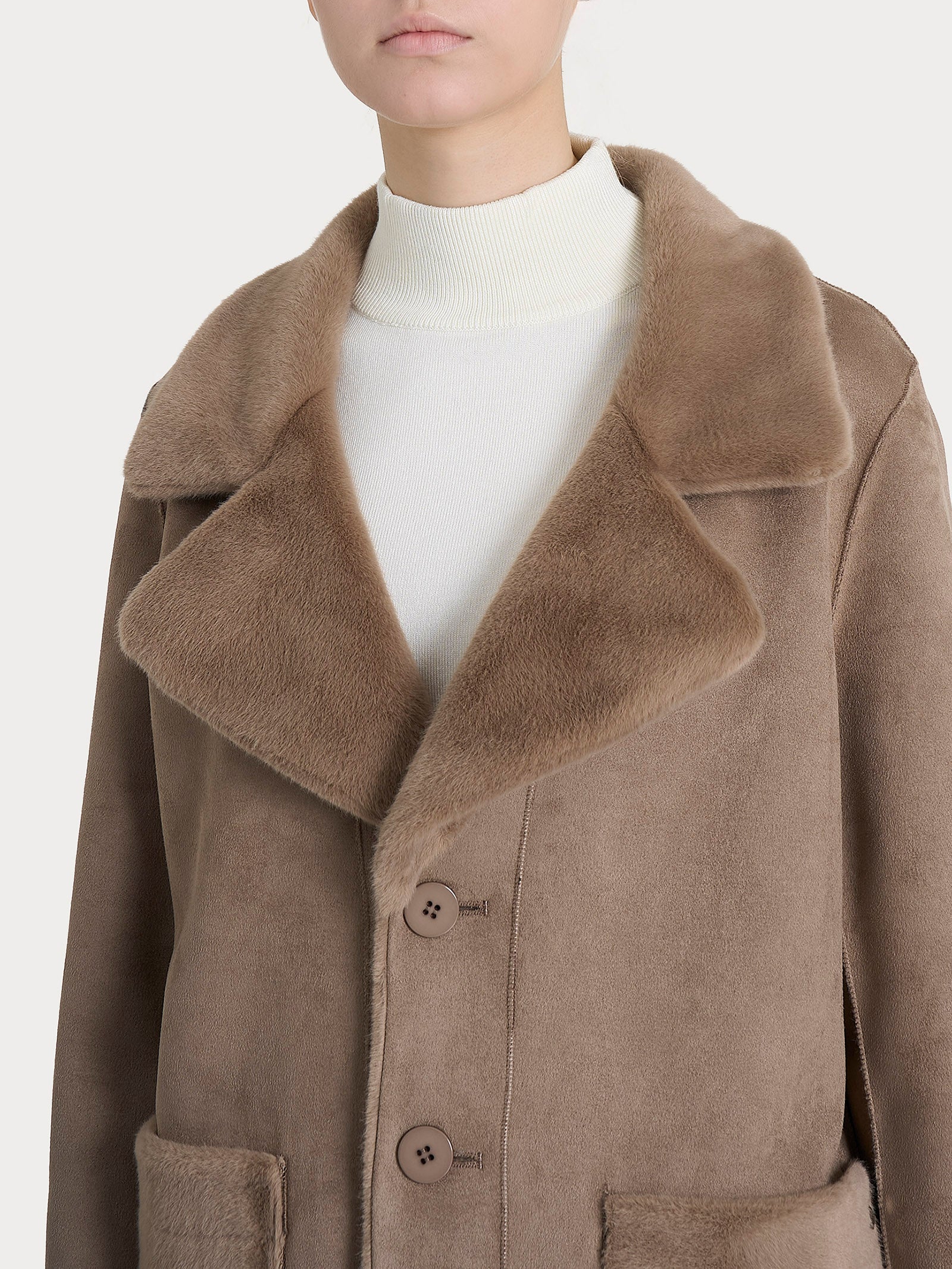 Cappotto corto con revers double-face in Vegan Shearling - Pine Bark - Image 6