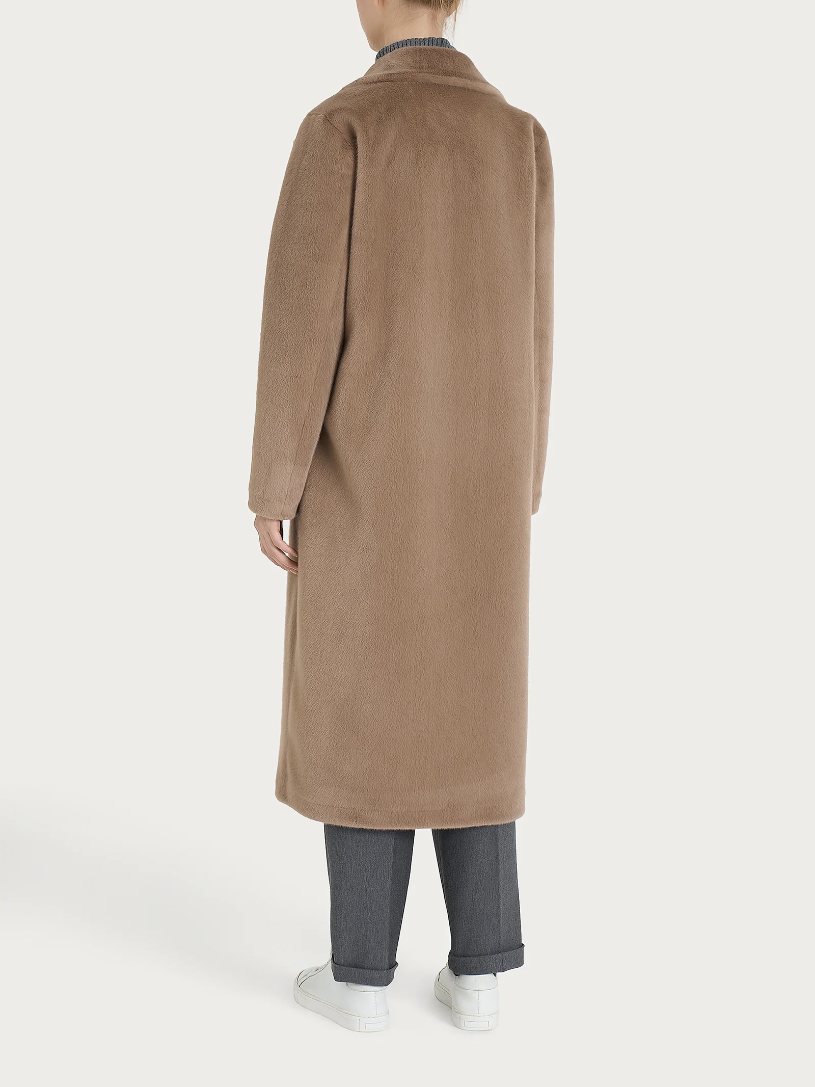 Cappotto lungo con revers double-face in Vegan Shearling - Pine Bark - Image 4