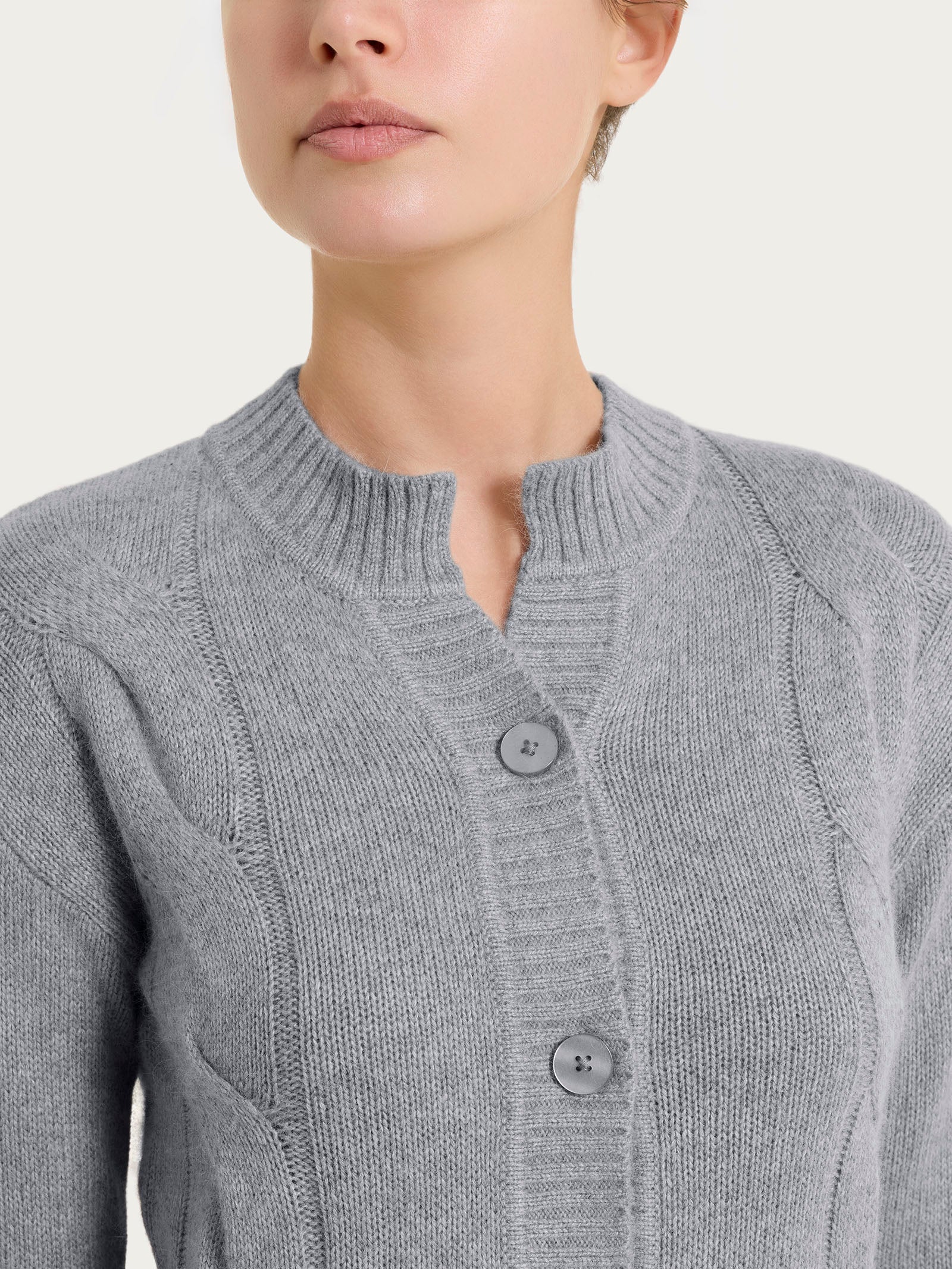 Cardigan corto con trecce laterali in Natural Soft - Ferro Mel. - Image 3