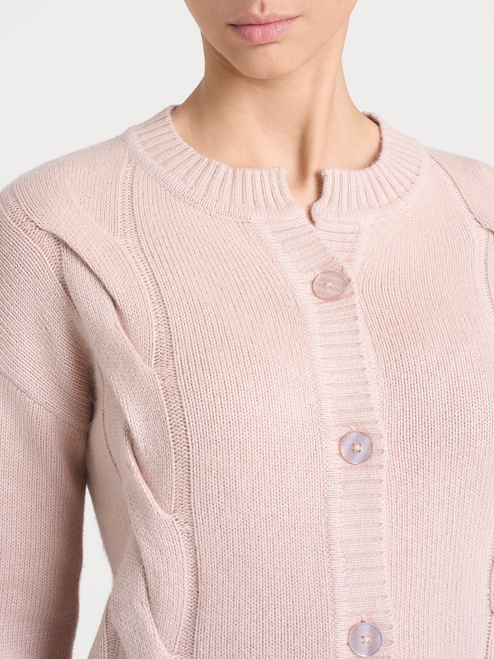Cardigan corto con trecce laterali in Natural Soft - Cameo Rose - Image 3