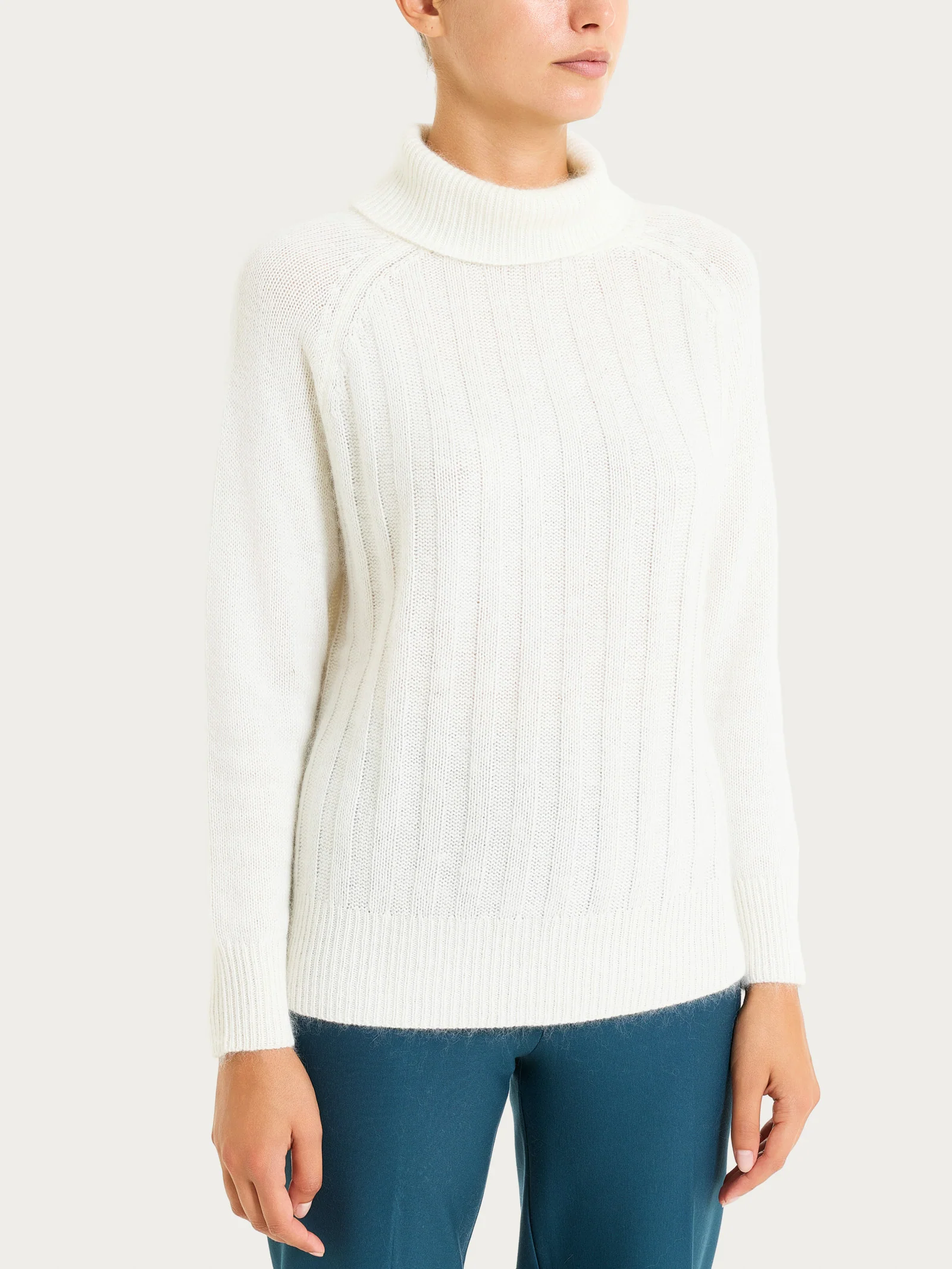 Dolcevita con coste in Natural Soft - Avorio