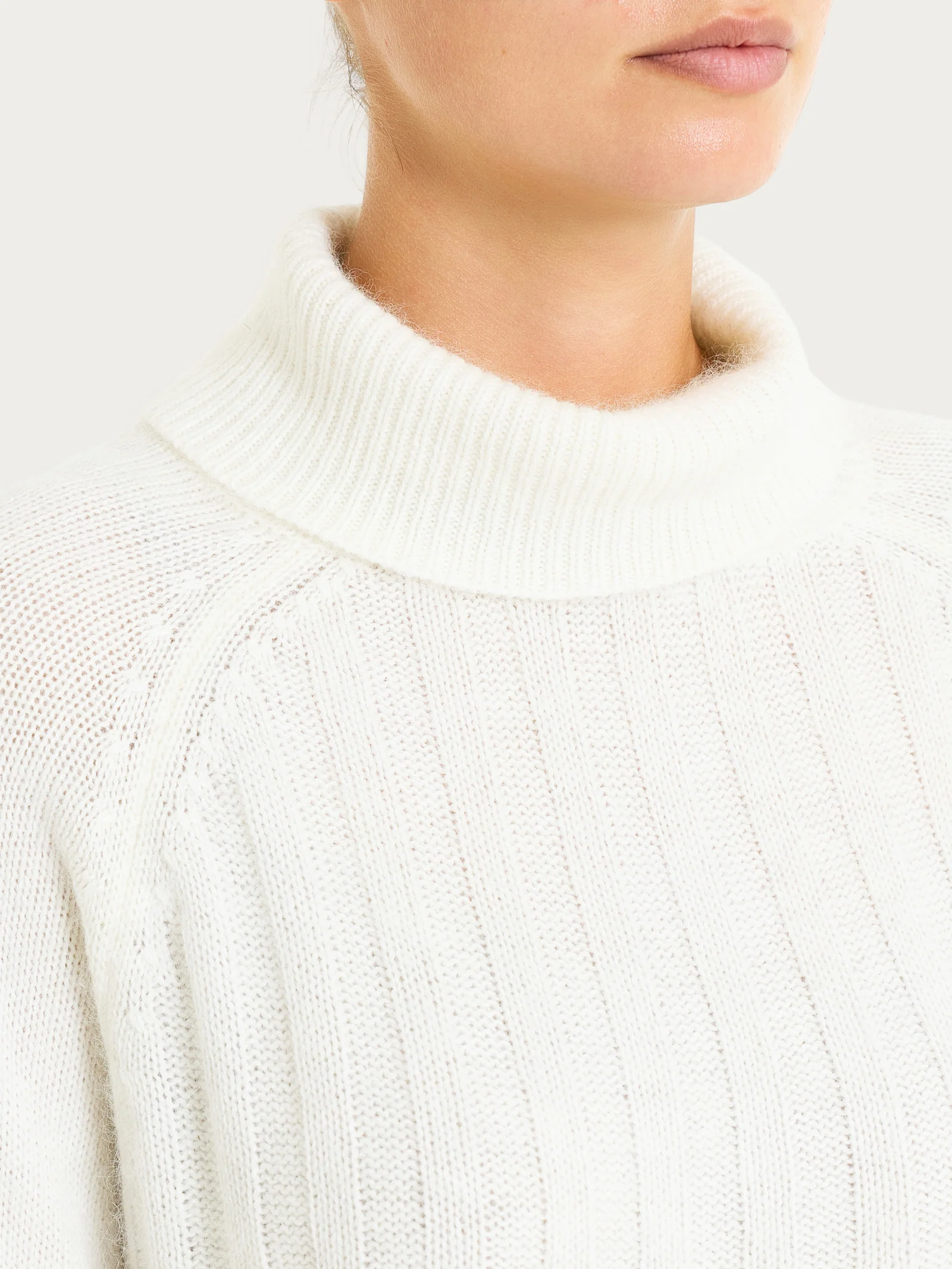 Dolcevita con coste in Natural Soft - Avorio - Image 3