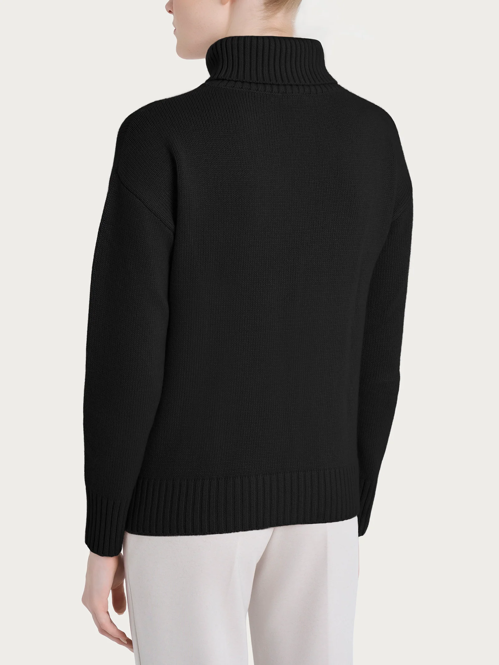 Dolcevita con trecce laterali in Natural Soft - Nero - Image 2