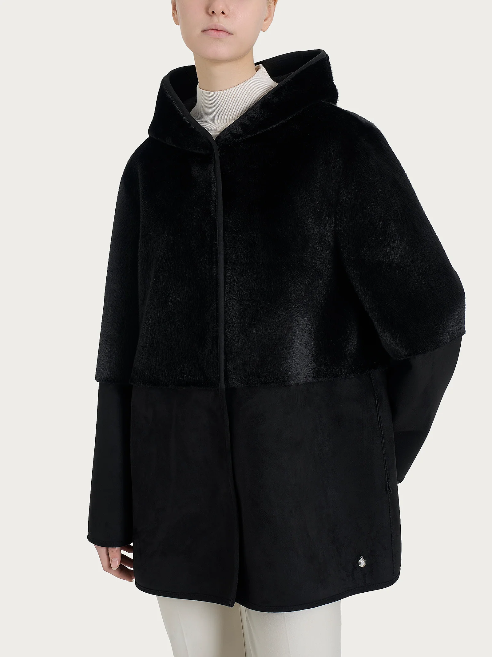 Giacca con cappuccio double-face in Vegan Shearling  - Nero