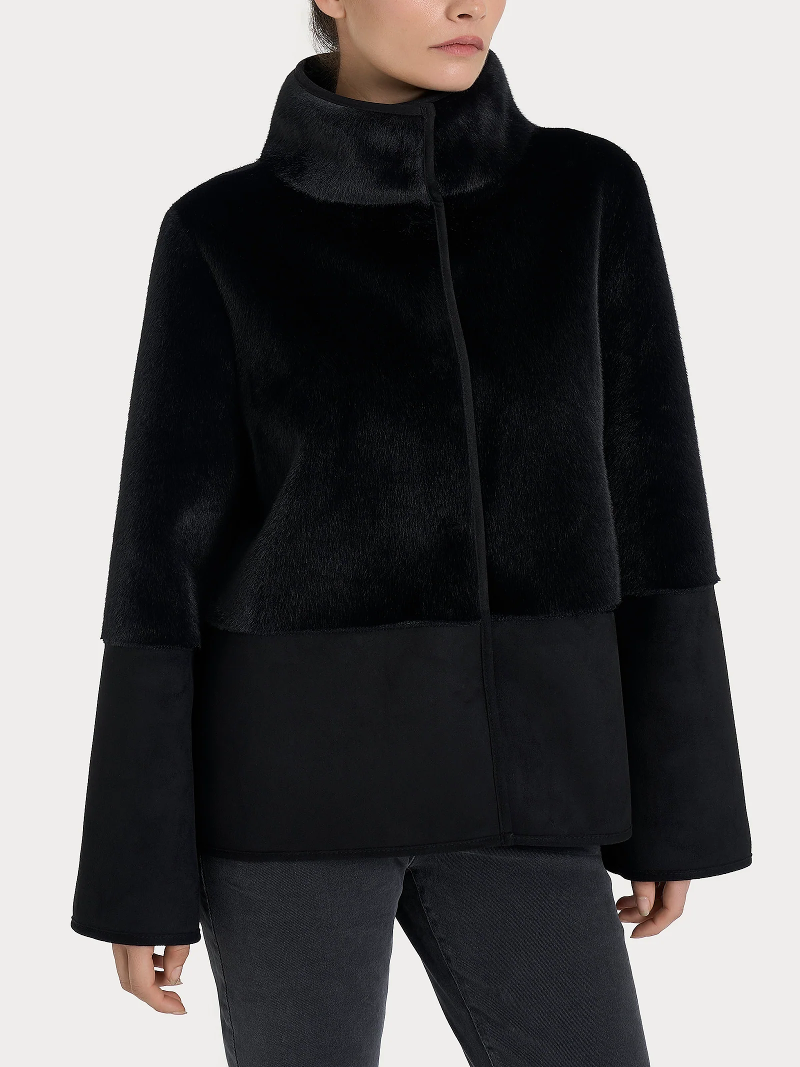 Giacca corta con collo alto double-face in Vegan Shearling  - Nero