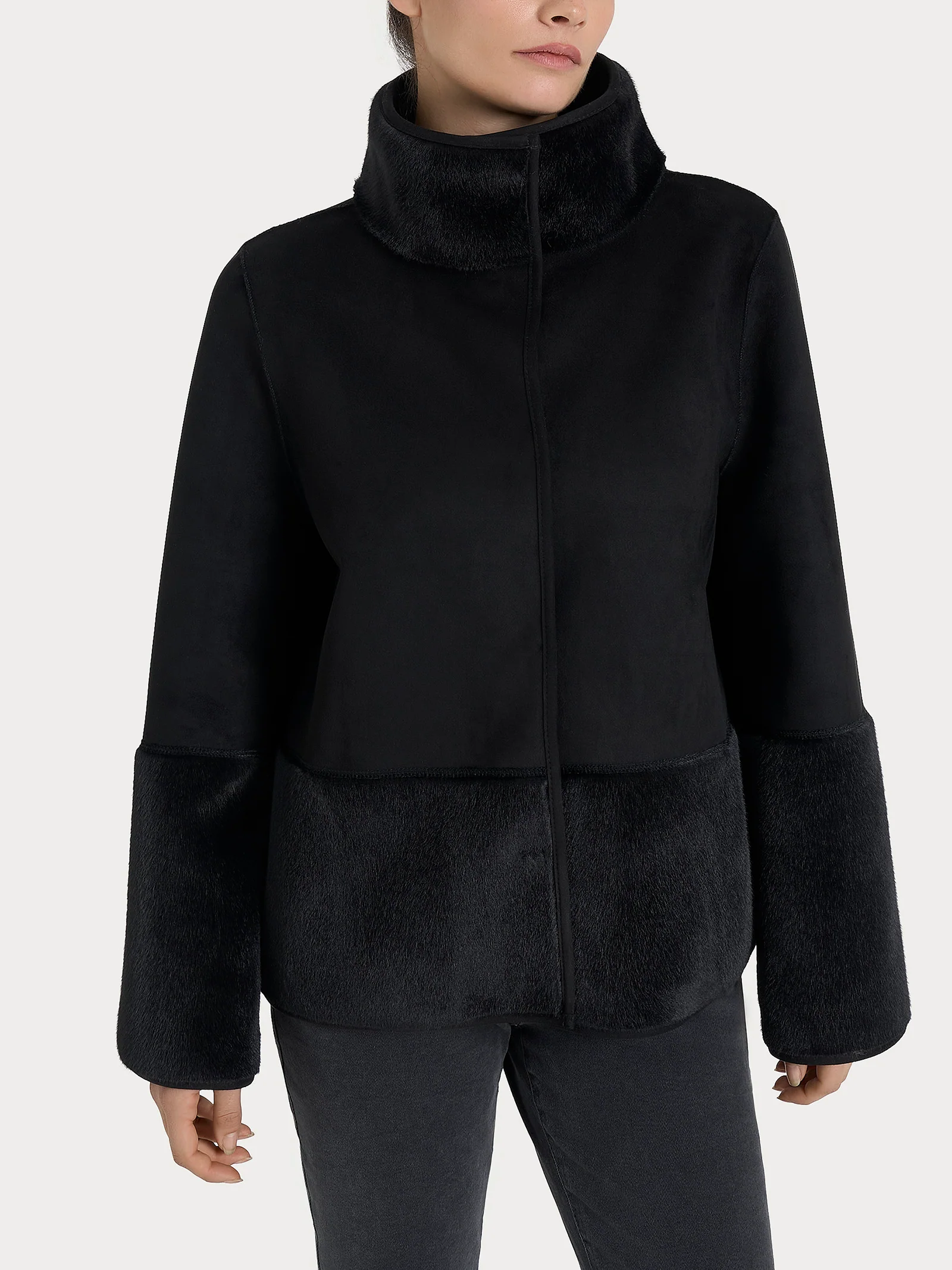 Giacca corta con collo alto double-face in Vegan Shearling  - Nero - Image 2