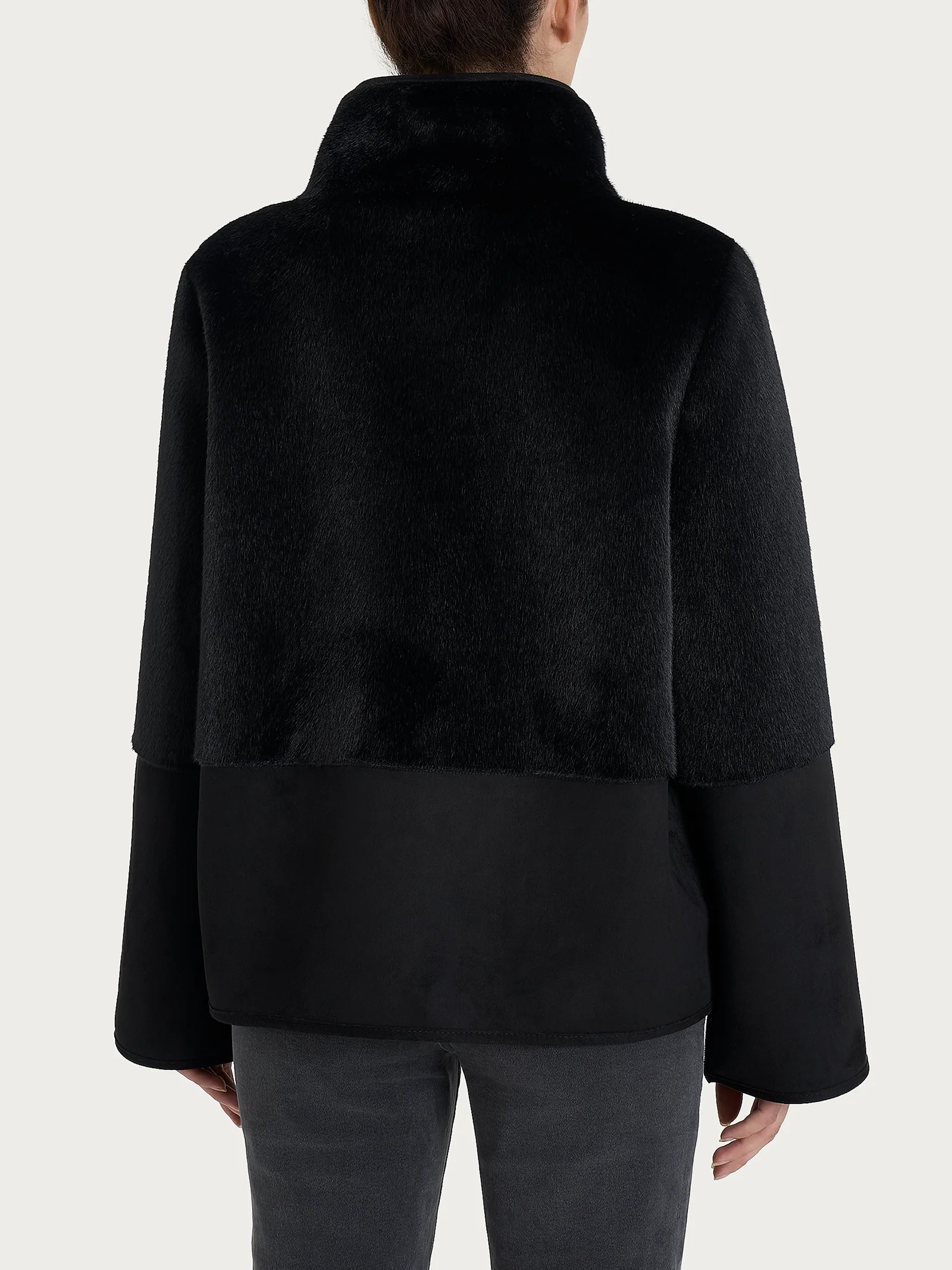 Giacca corta con collo alto double-face in Vegan Shearling  - Nero - Image 3