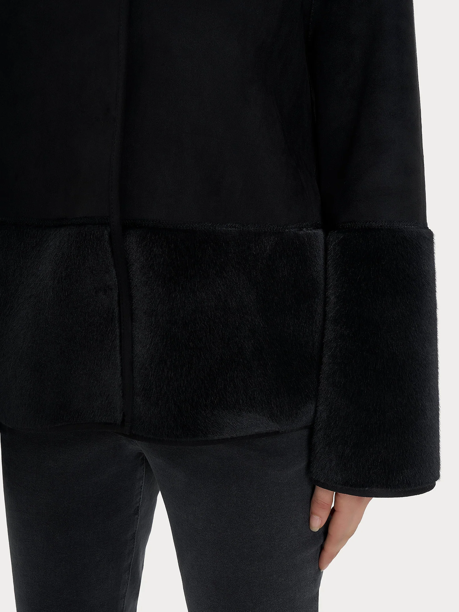 Giacca corta con collo alto double-face in Vegan Shearling  - Nero - Image 6