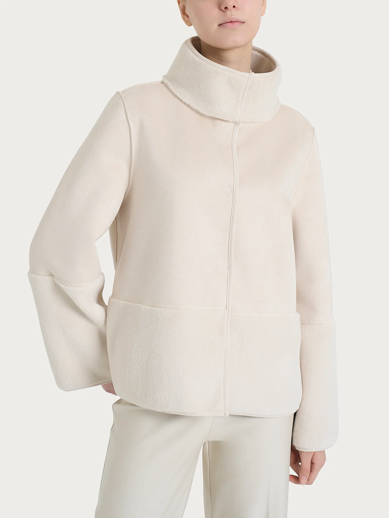Giacca corta con collo alto double-face in Vegan Shearling - Champignon