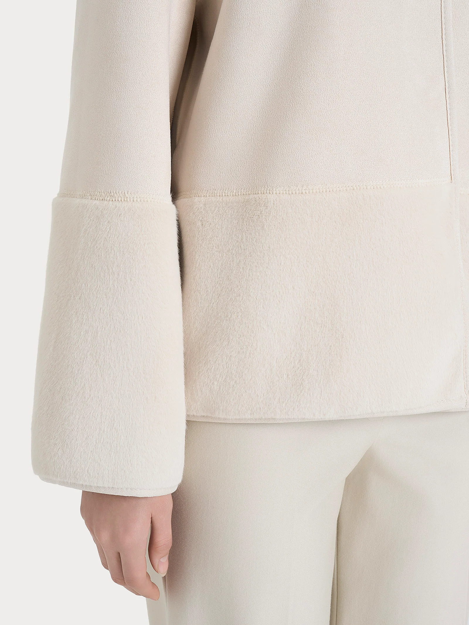 Giacca corta con collo alto double-face in Vegan Shearling - Champignon - Image 5