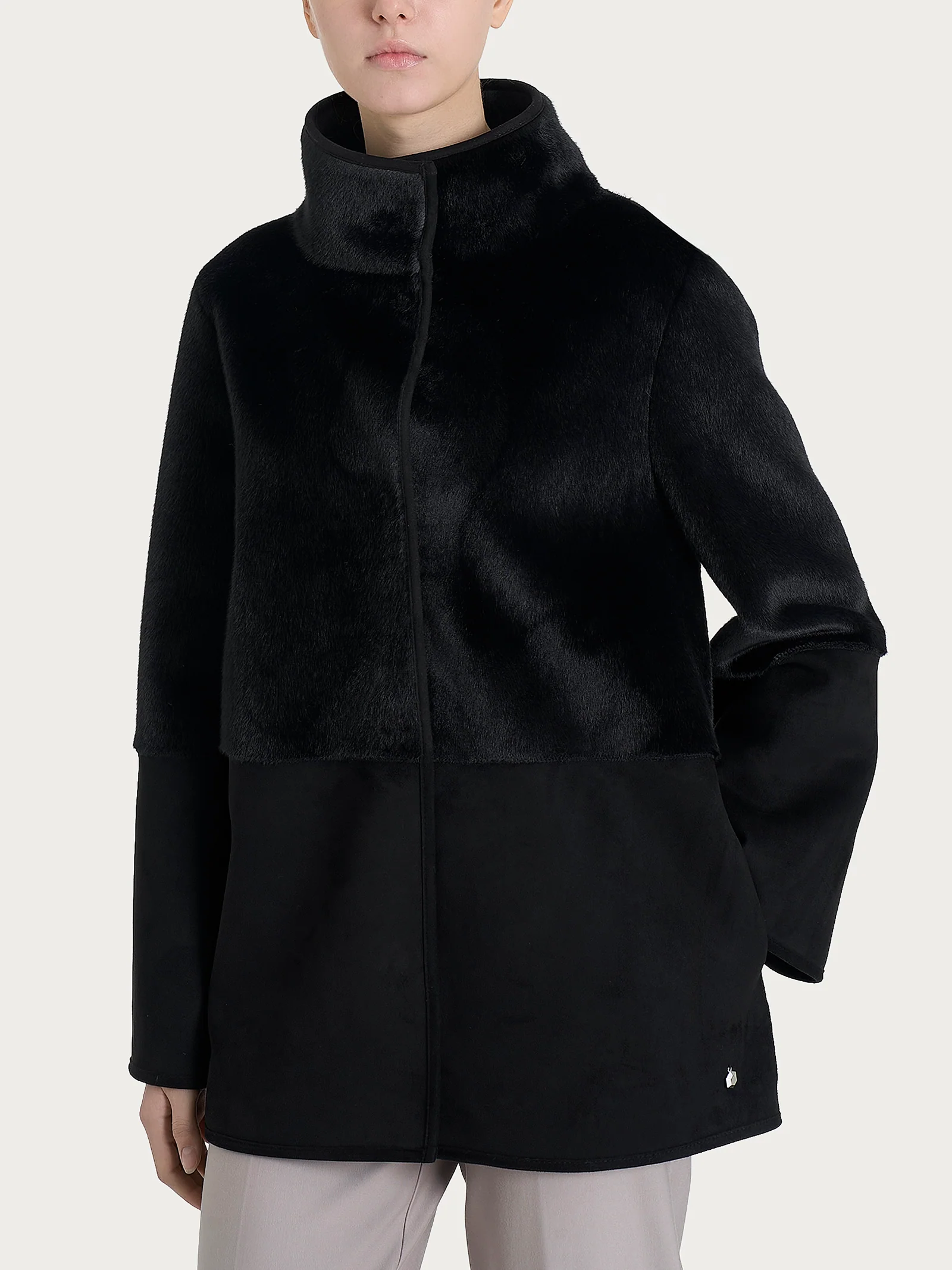 Giacca lunga con collo alto double-face in Vegan Shearling - Nero