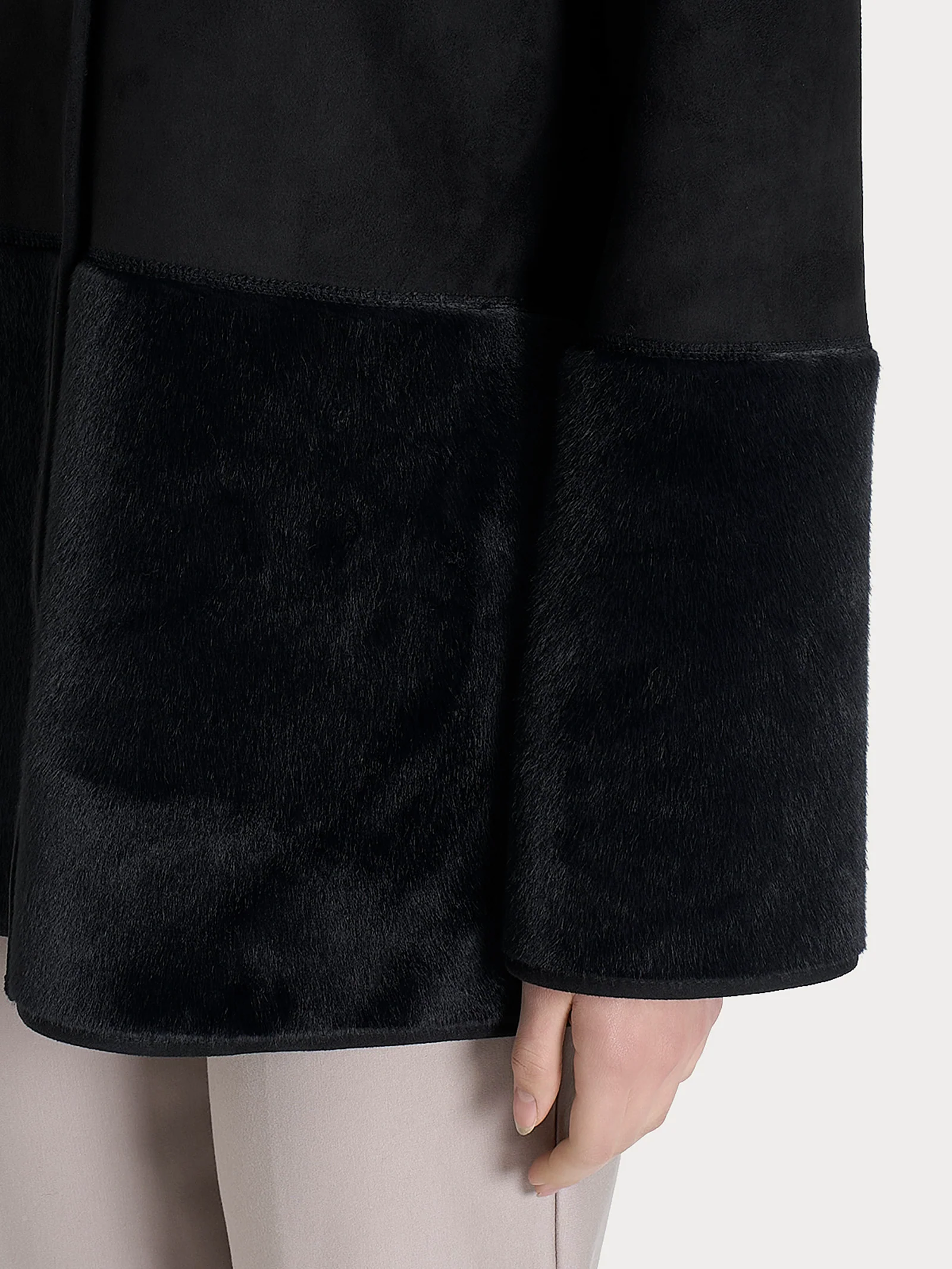 Giacca lunga con collo alto double-face in Vegan Shearling - Nero - Image 10