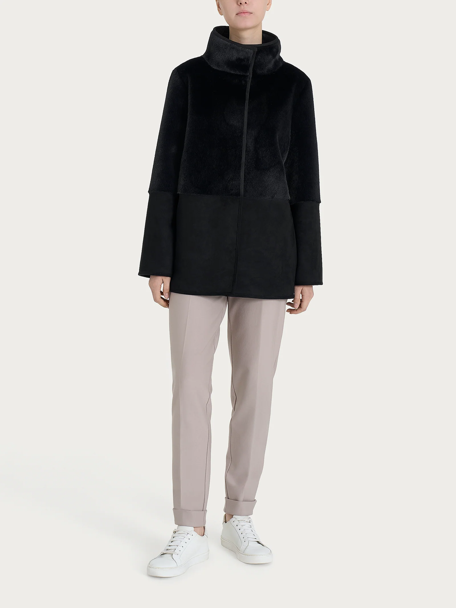 Giacca lunga con collo alto double-face in Vegan Shearling - Nero - Image 11