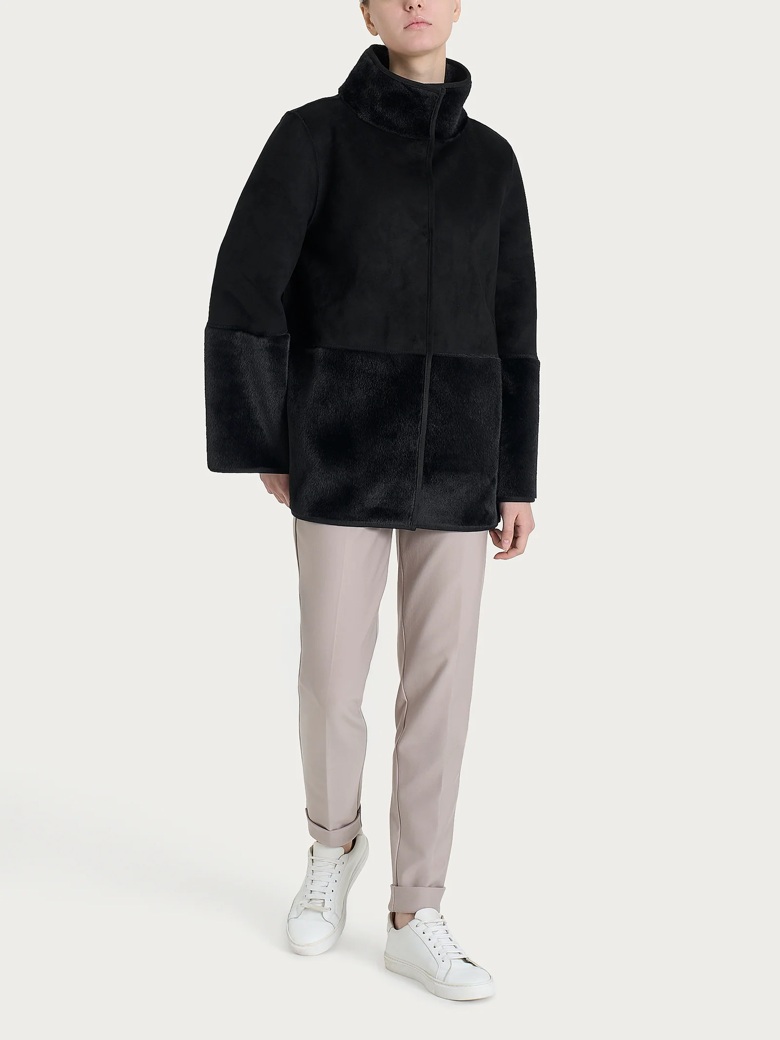 Giacca lunga con collo alto double-face in Vegan Shearling - Nero - Image 12