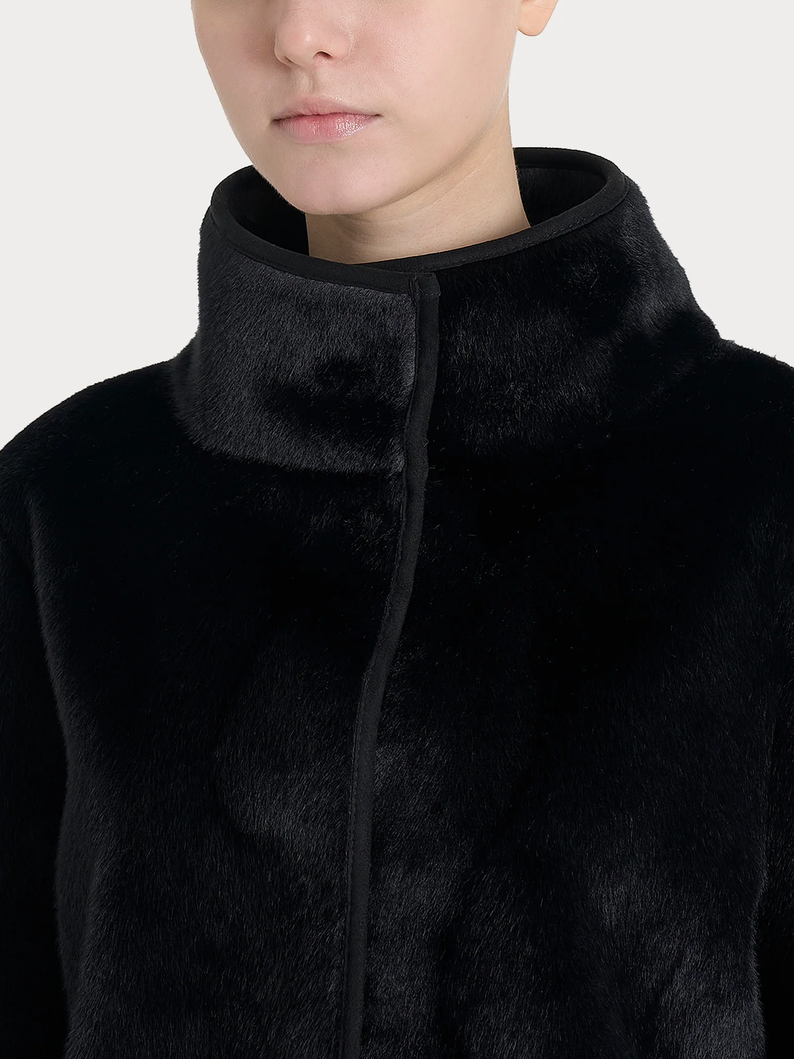 Giacca lunga con collo alto double-face in Vegan Shearling - Nero - Image 7