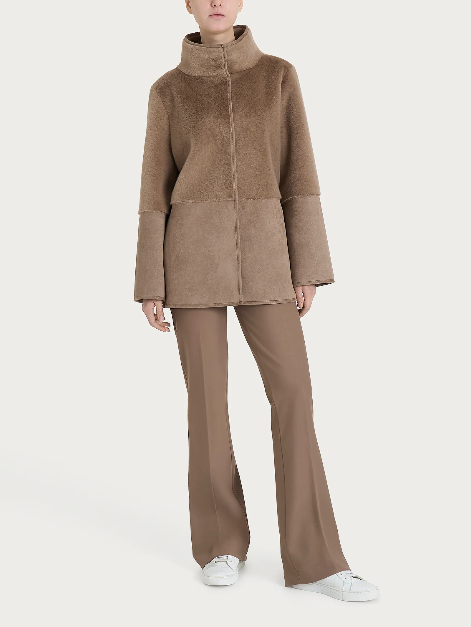 Giacca lunga con collo alto double-face in Vegan Shearling - Pine Bark - Image 8