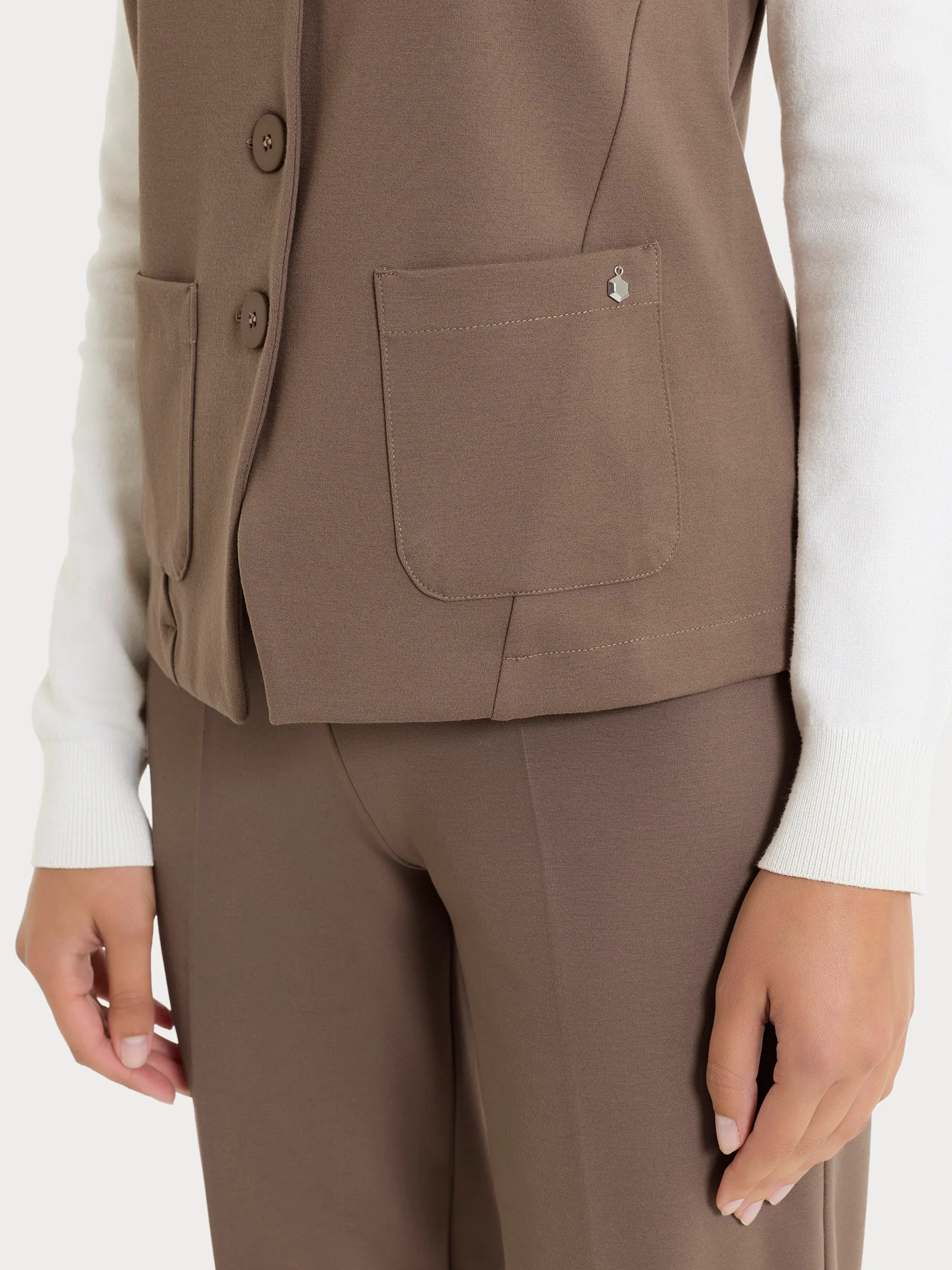 Gilet con quattro bottoni in Cashmere Compact - Pine Bark - Image 3