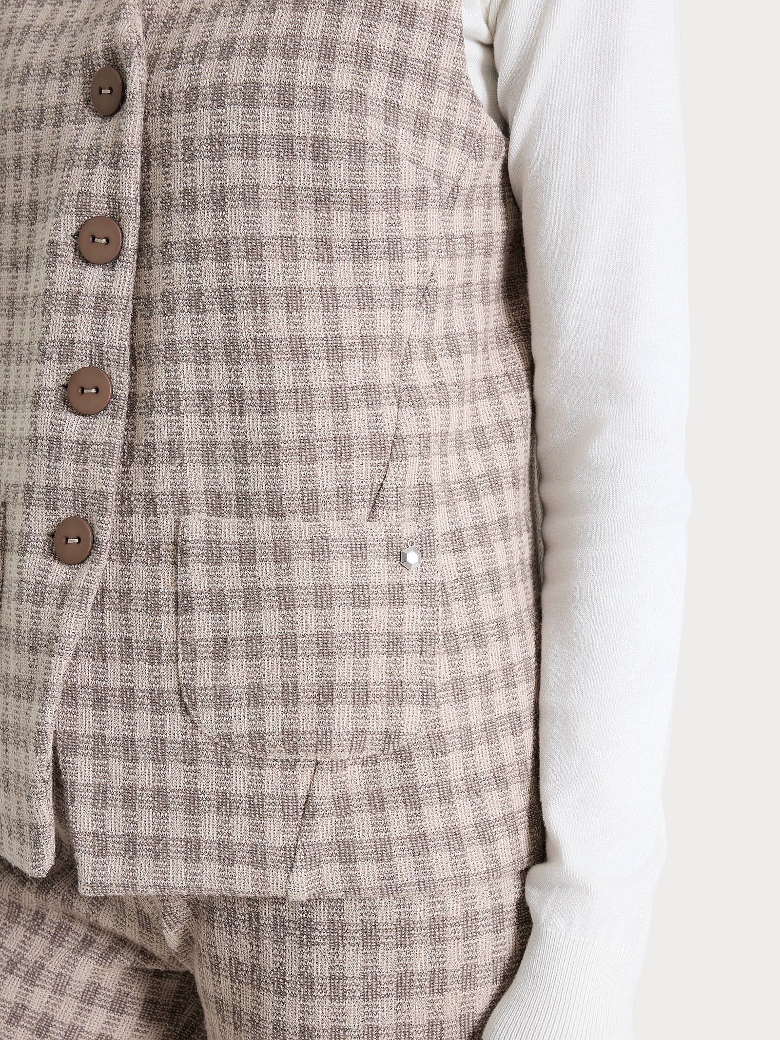 Gilet con quattro bottoni in Eco Jacquard misto lana - Fant. Pine Bark - Image 3