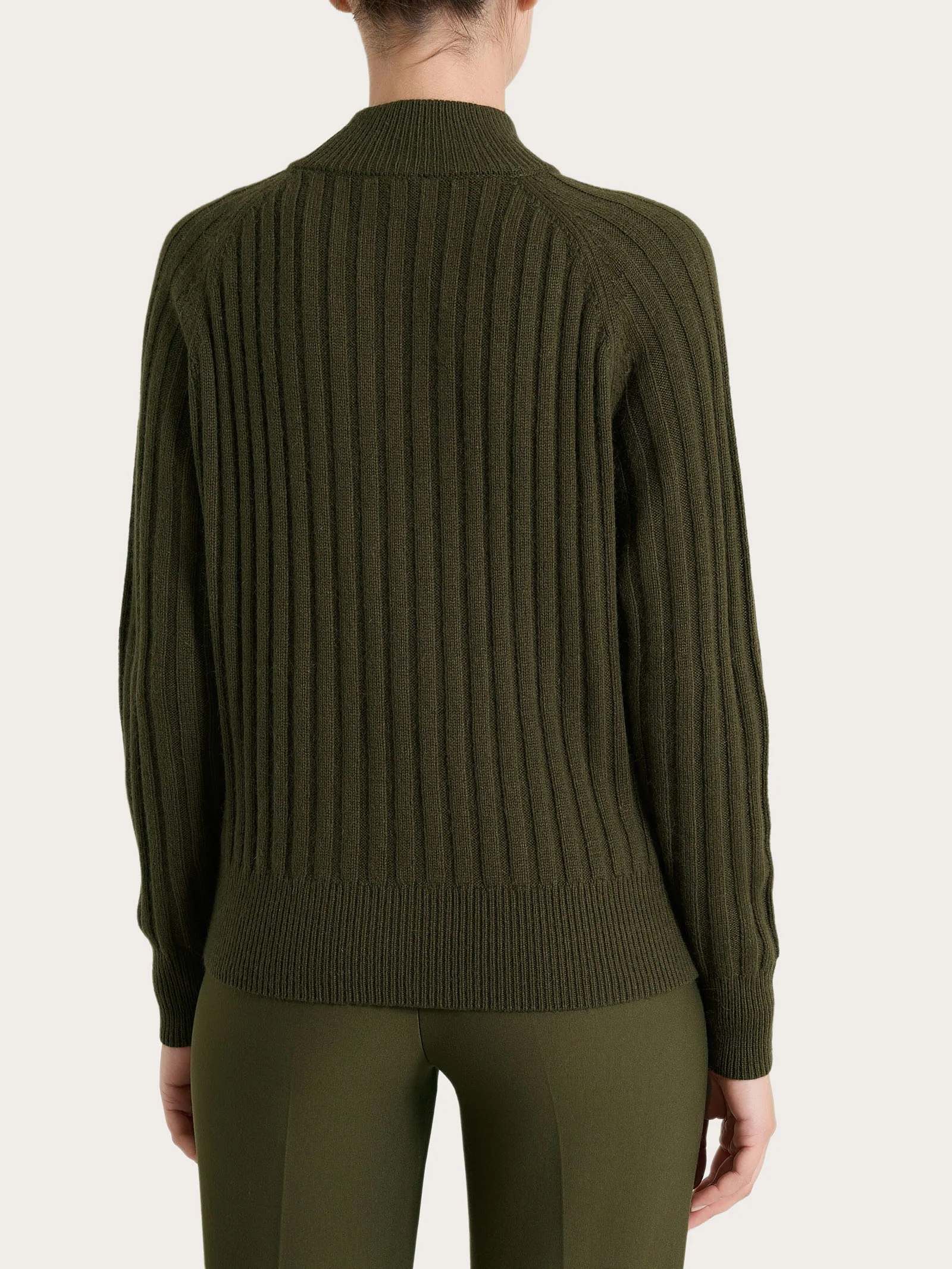 Lupetto con coste in Natural Soft  - Dark Olive - Image 2