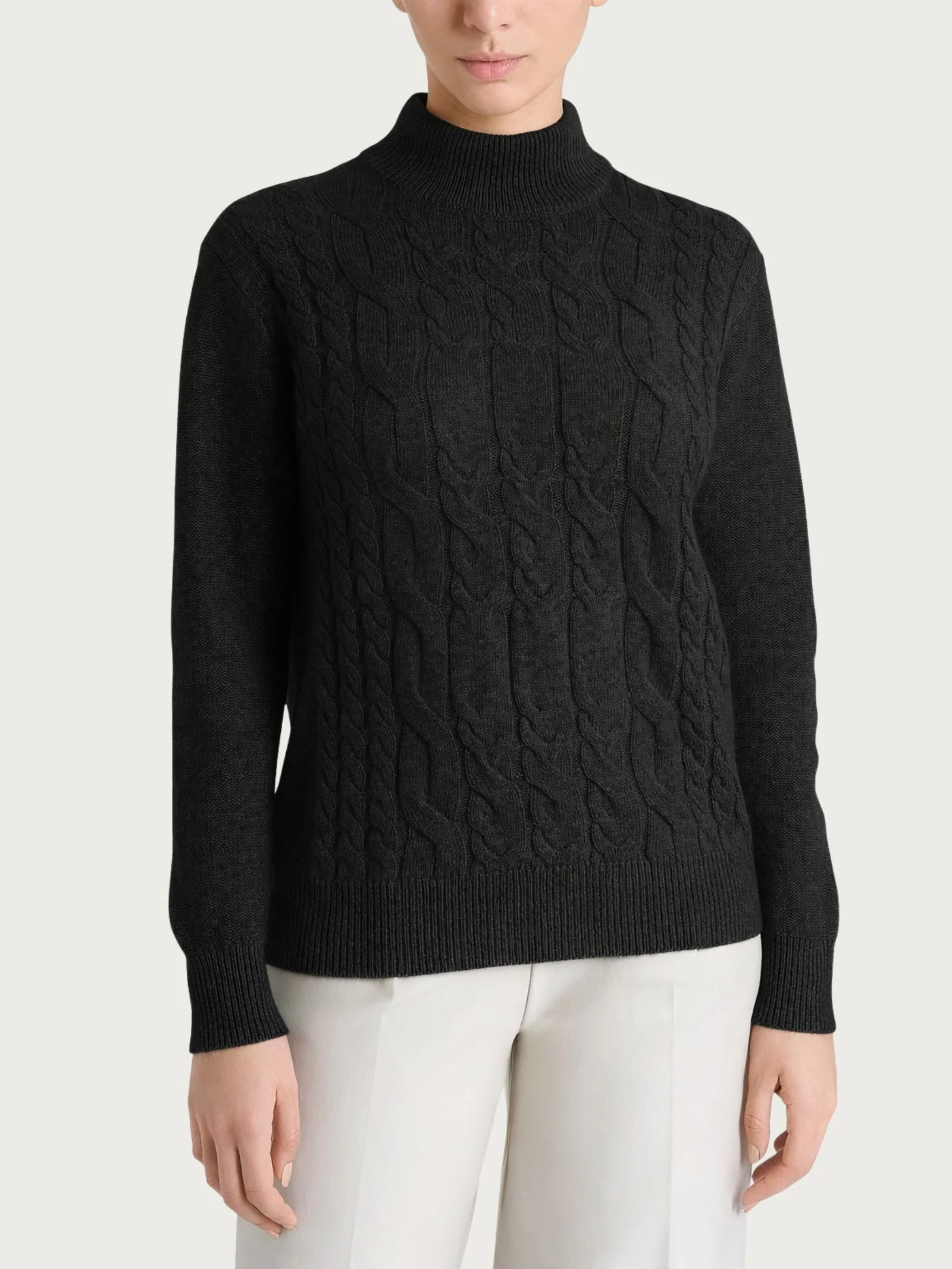 Lupetto con trecce alternate in Natural Soft - Nero