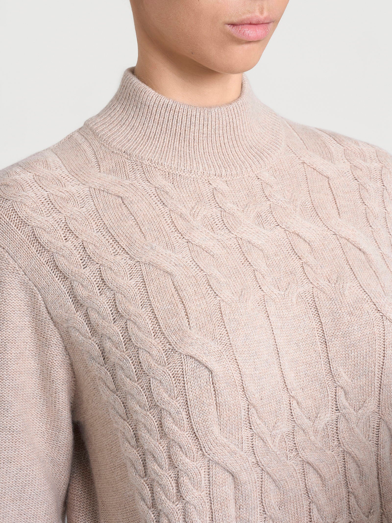 Lupetto con trecce alternate in Natural Soft - Zenzero Mel. - Image 3