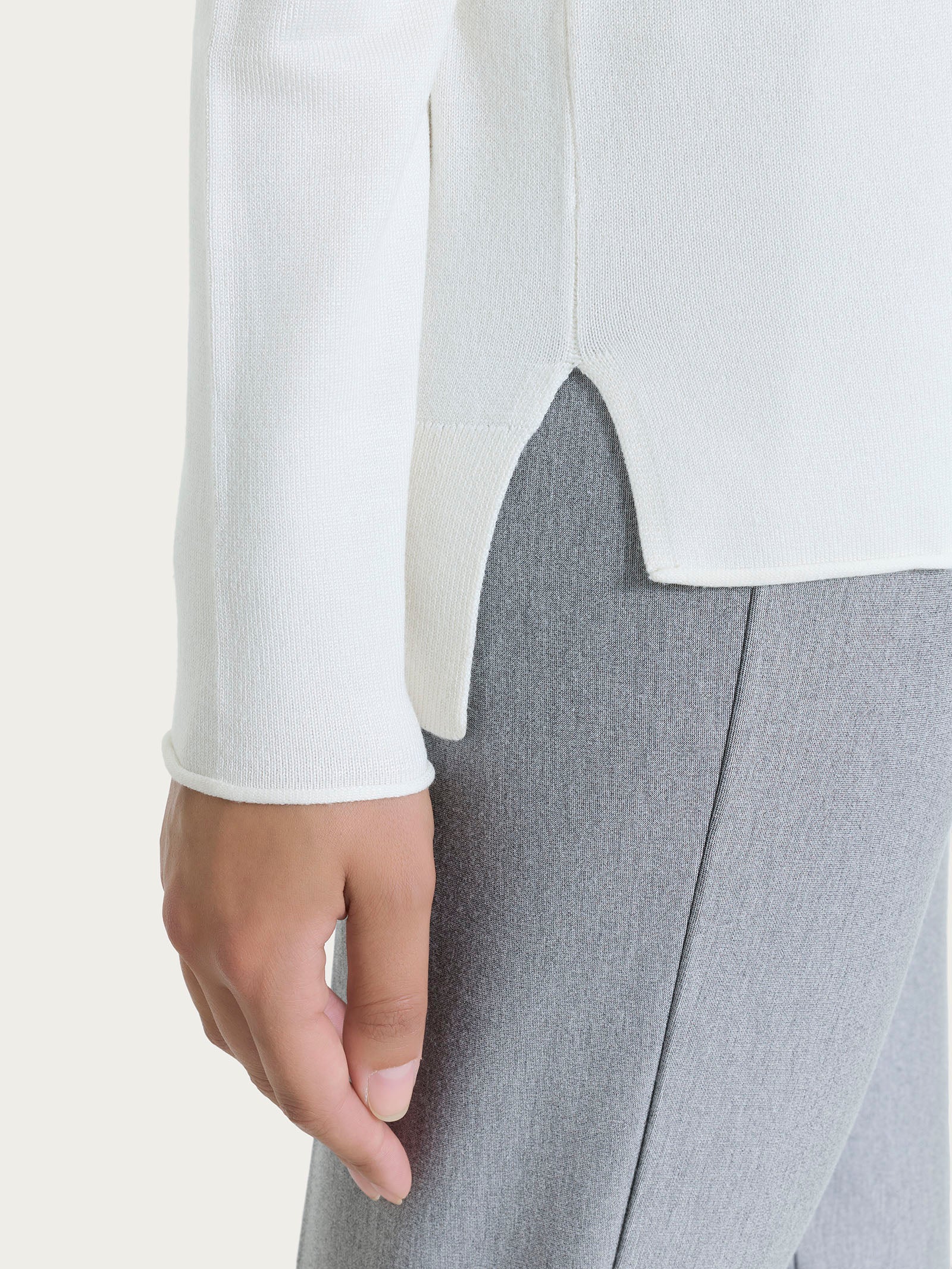 Maglia asimmetrica con girocollo Four Seasons - Avorio - Image 3