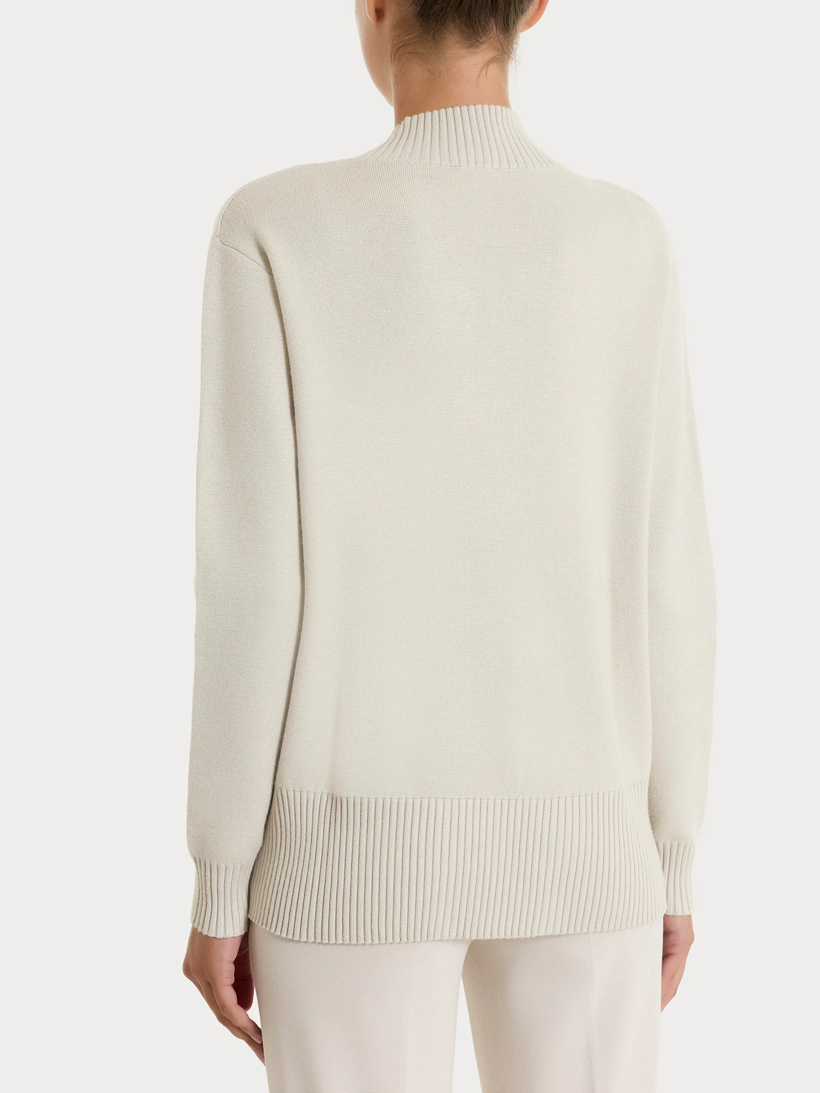 Maglia asimmetrica con scollo a V in Super Soft - Champignon - Image 2