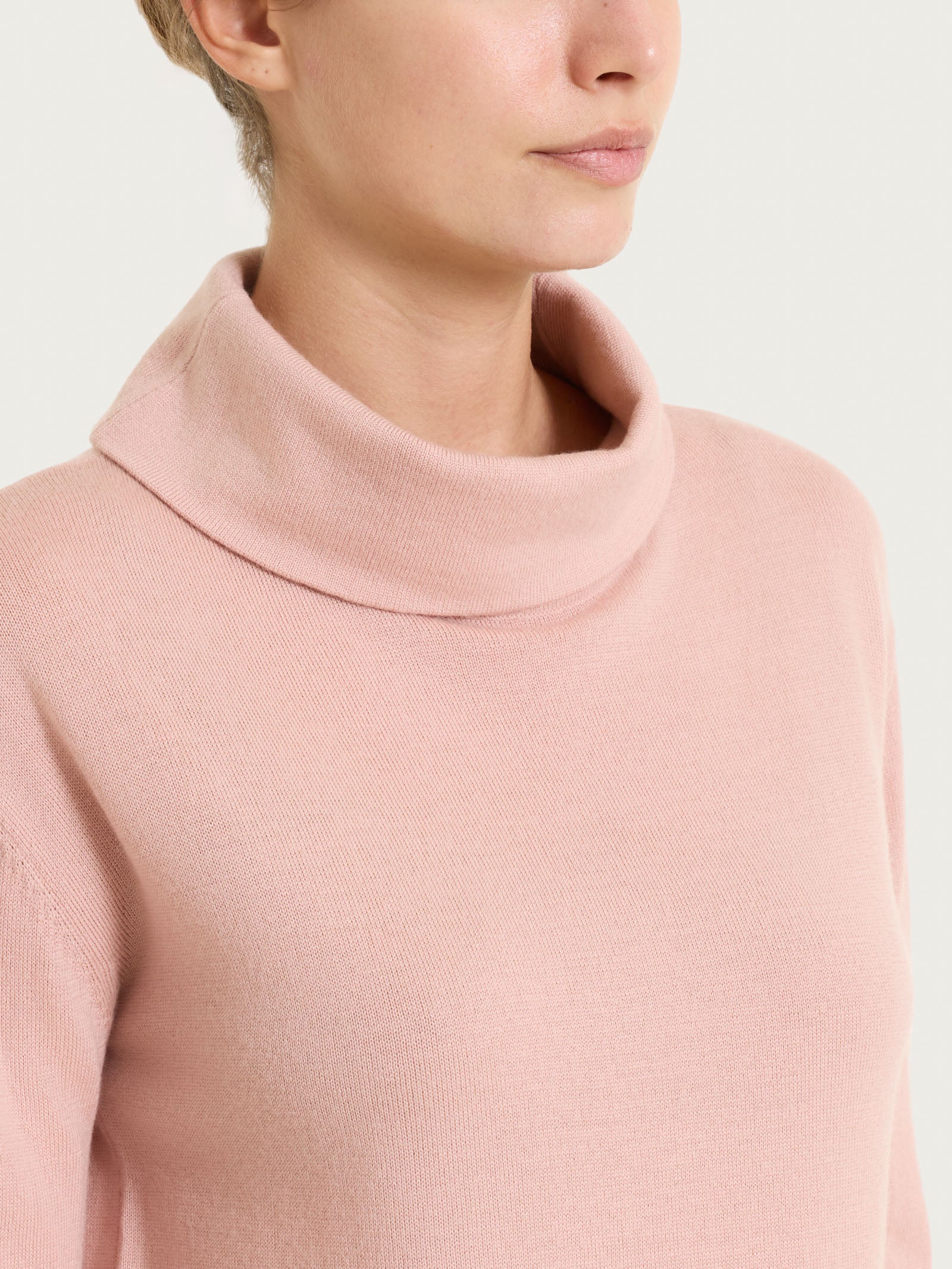 Maglia con collo a ciambella in Merino Soft - Cameo Rose - Image 3