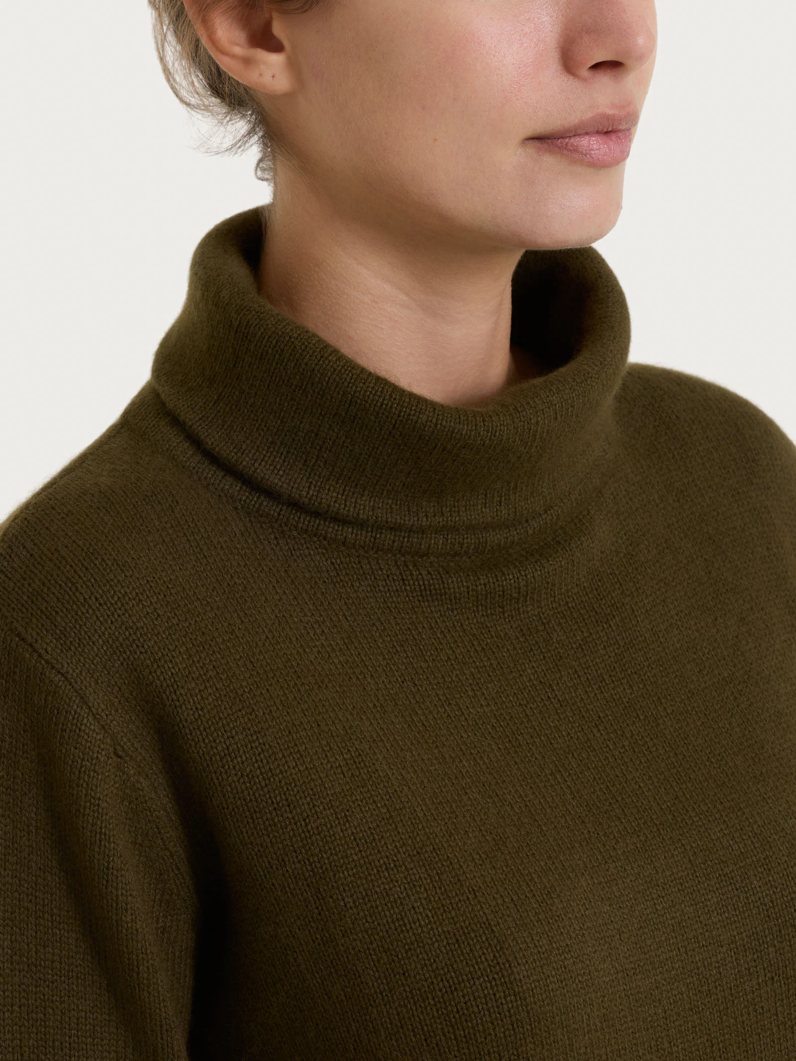 Maglia con collo a ciambella in Natural Soft - Dark Olive - Image 3