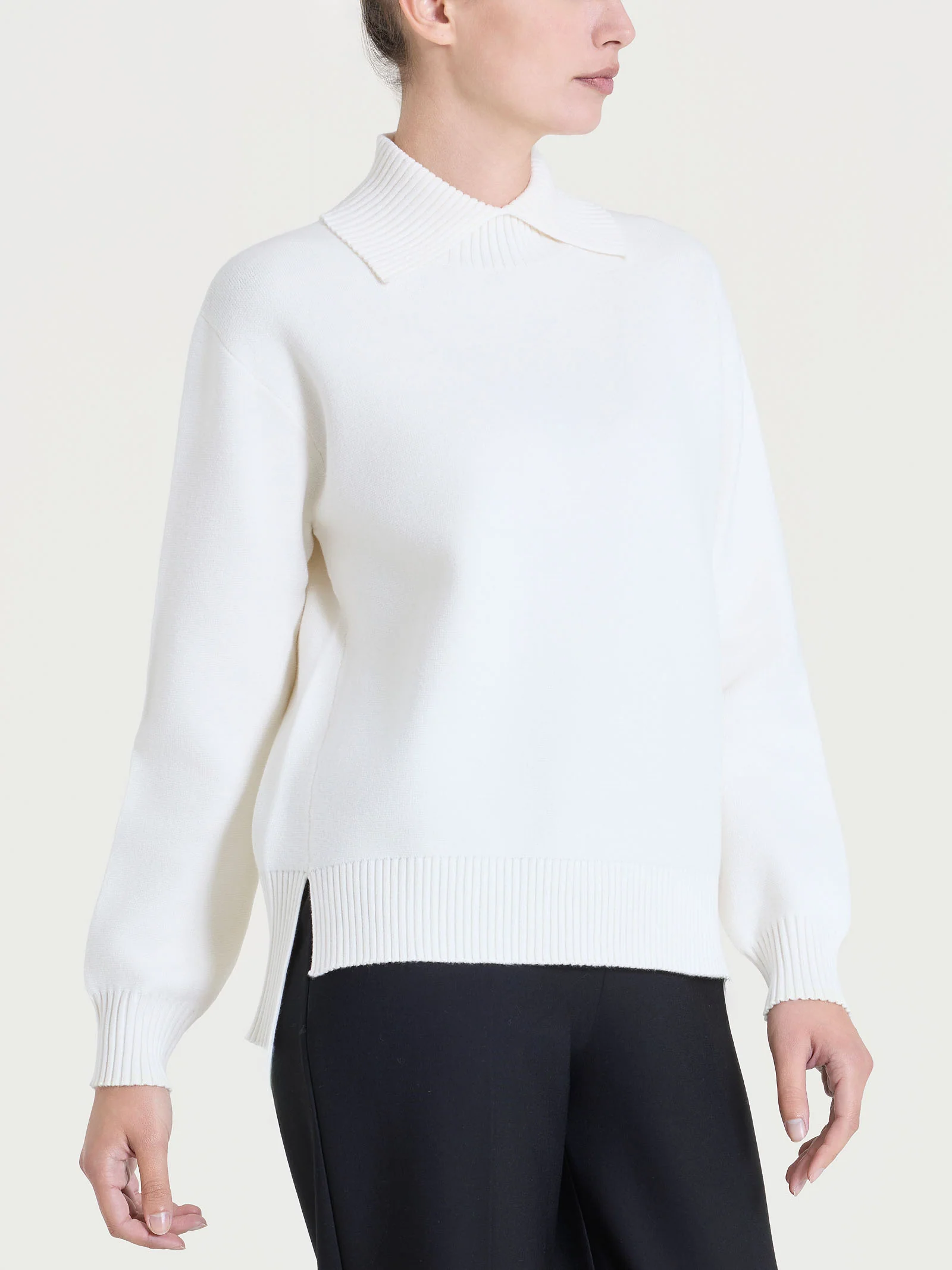 Maglia con collo alto con spacco in Super Soft - Avorio