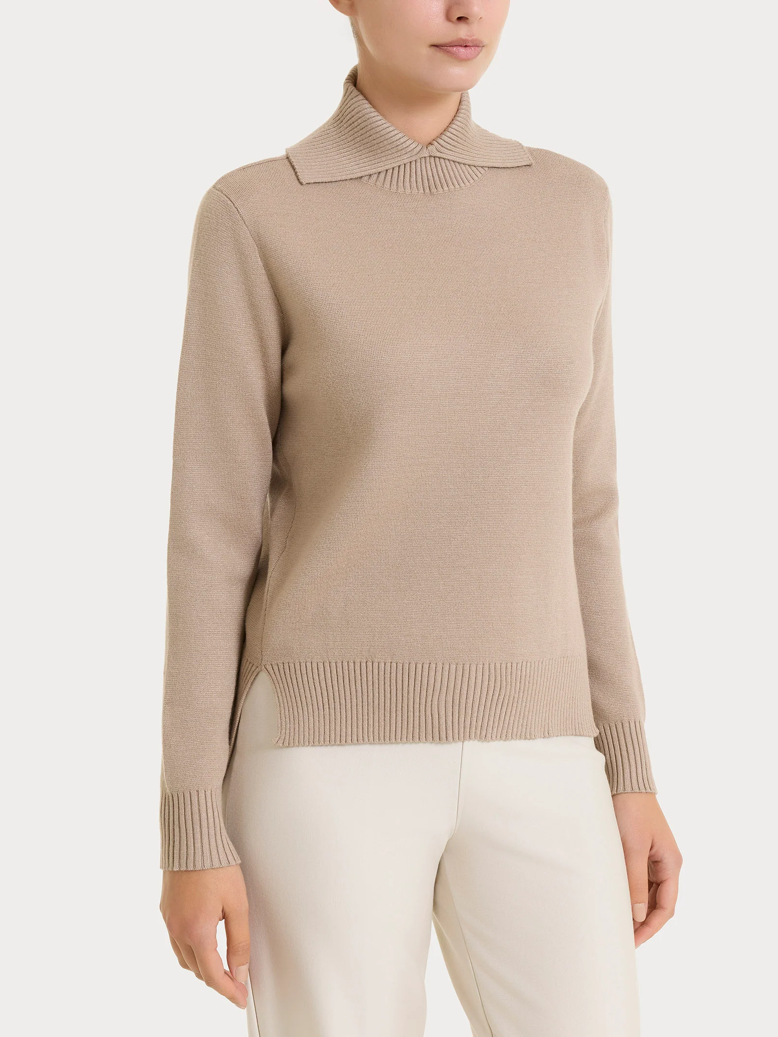 Maglia con collo alto con spacco in Super Soft - Cammello