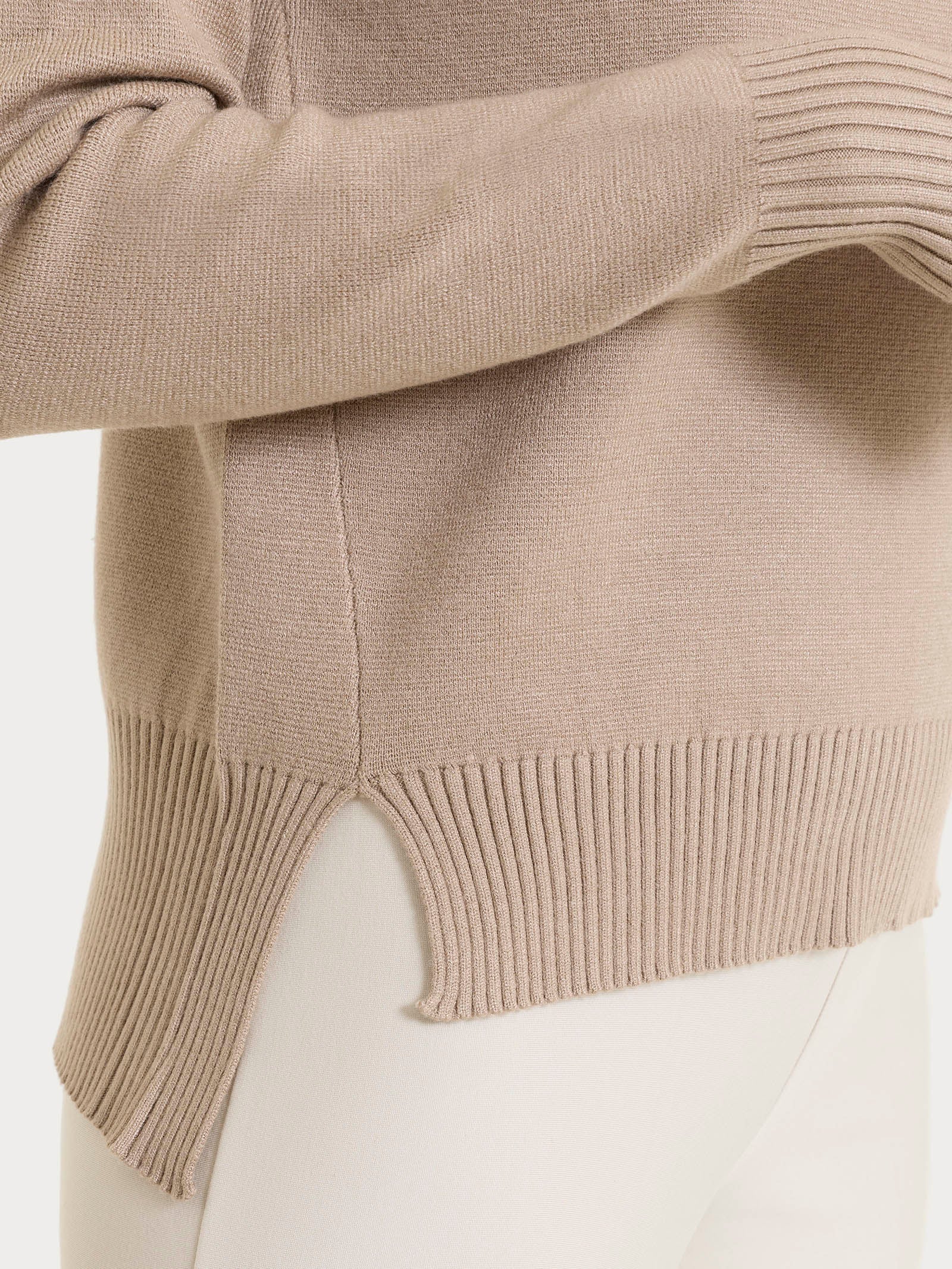 Maglia con collo alto con spacco in Super Soft - Cammello - Image 3