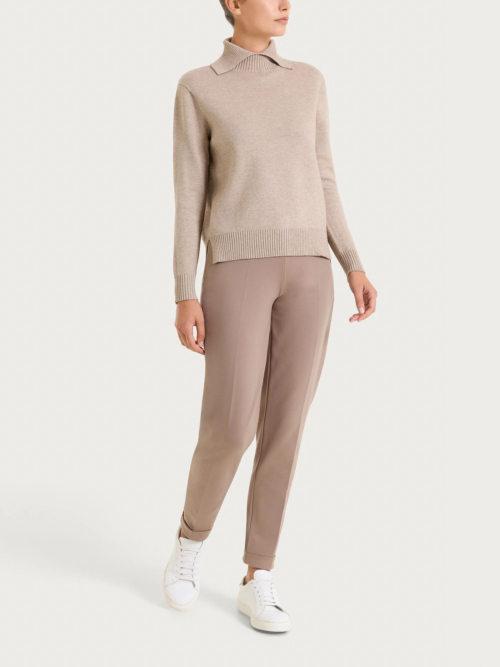 Maglia con collo alto con spacco in Super Soft - Cammello Mel. - Image 4